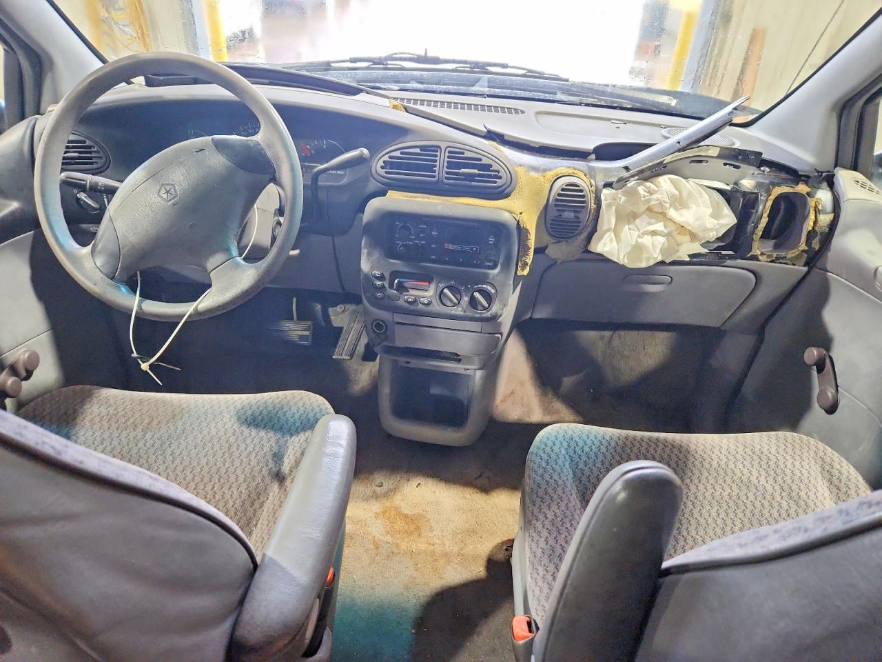 2000 Dodge Caravan Turquoise vin: 2B4FP25B8YR692602