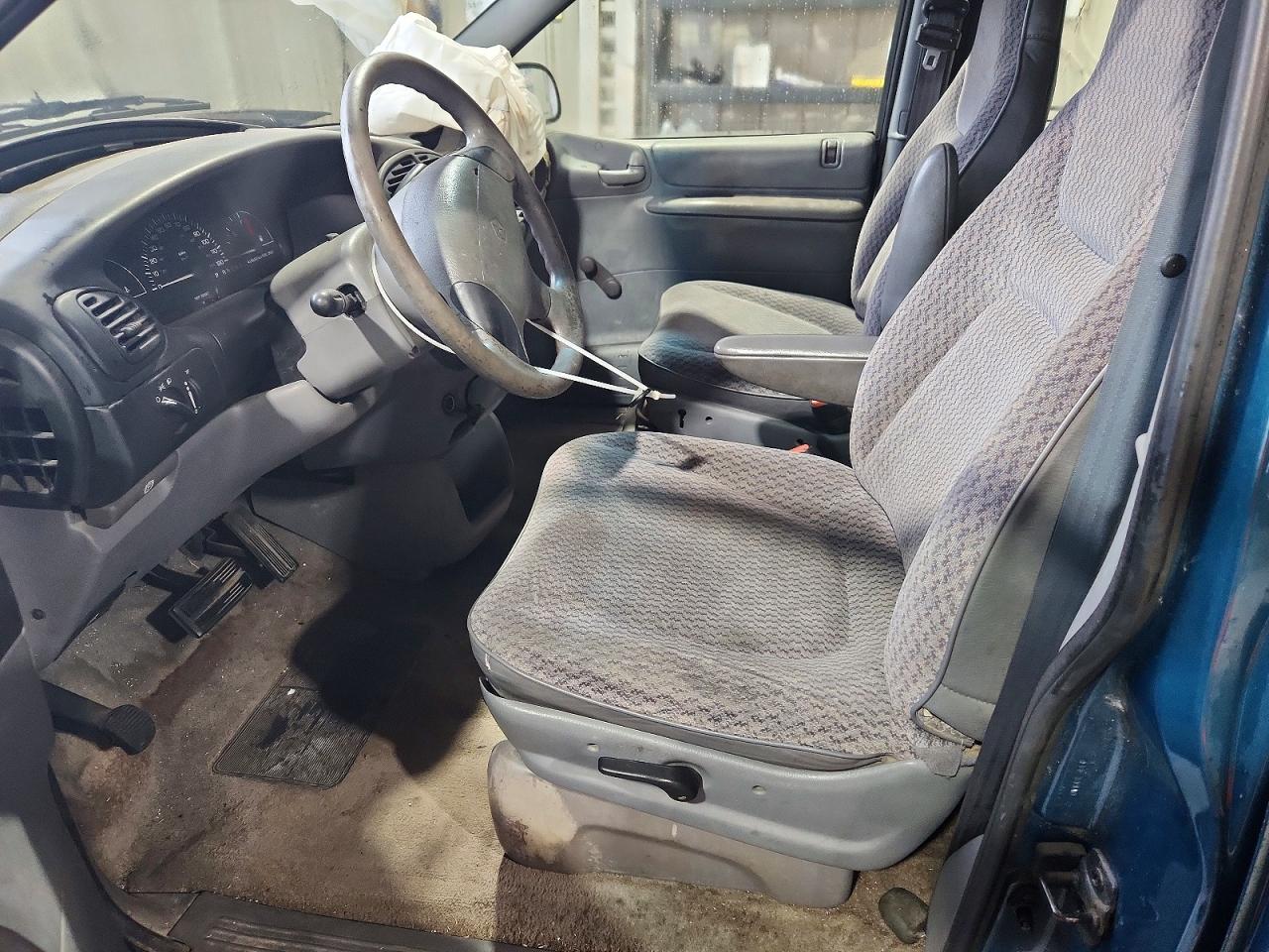 2000 Dodge Caravan Turquoise vin: 2B4FP25B8YR692602