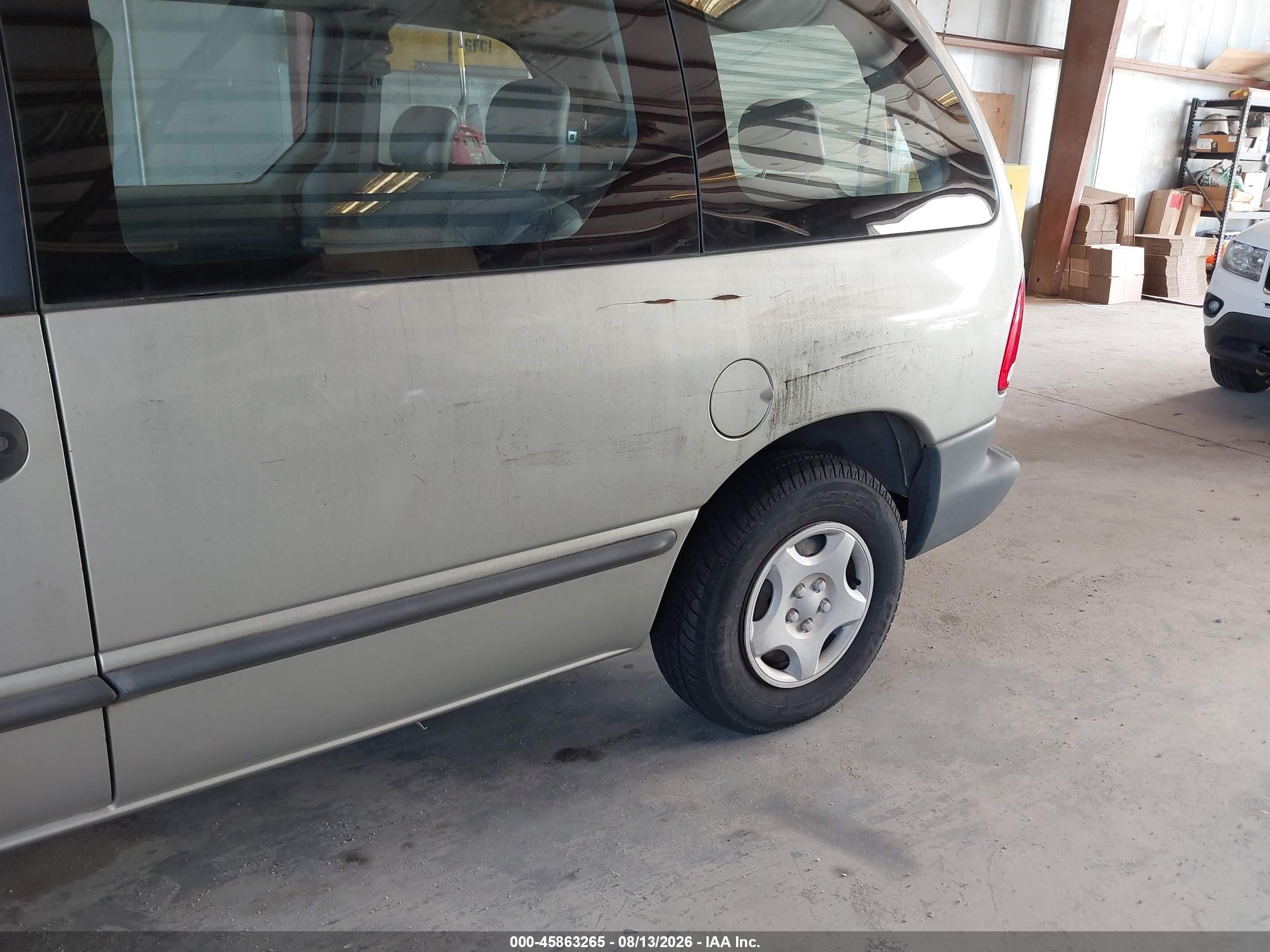 2000 Dodge Caravan   Gray vin: 2B4FP25B8YR708460