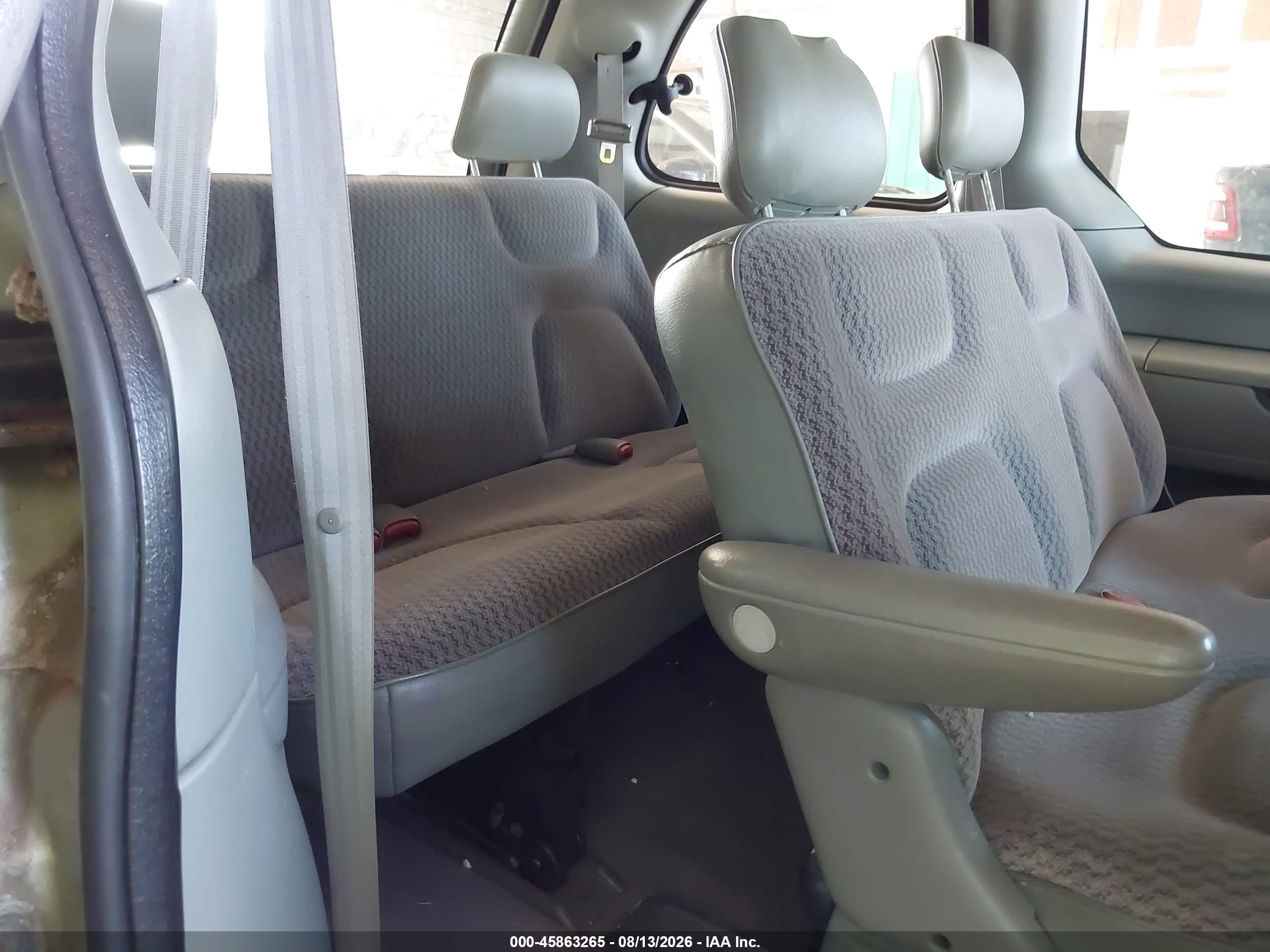 2000 Dodge Caravan   Gray vin: 2B4FP25B8YR708460