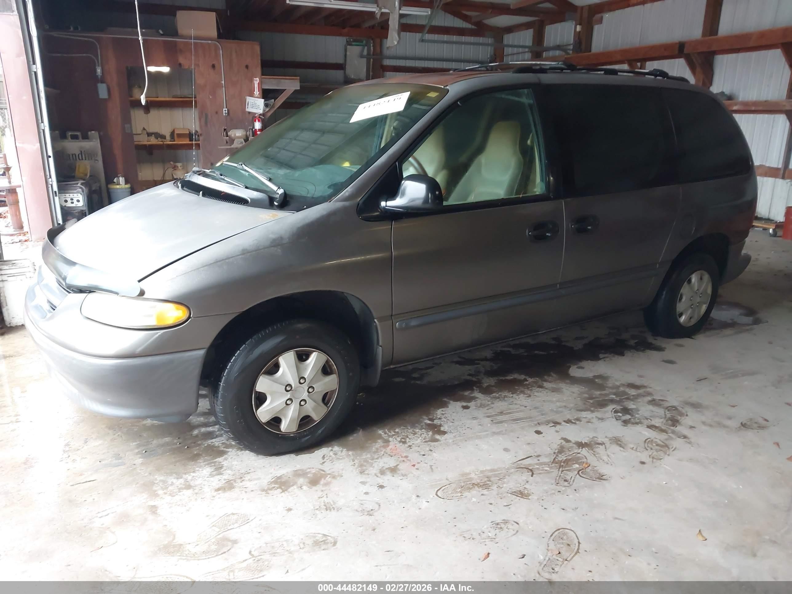 1998 Dodge Caravan   Brown vin: 2B4FP25B9WR681346