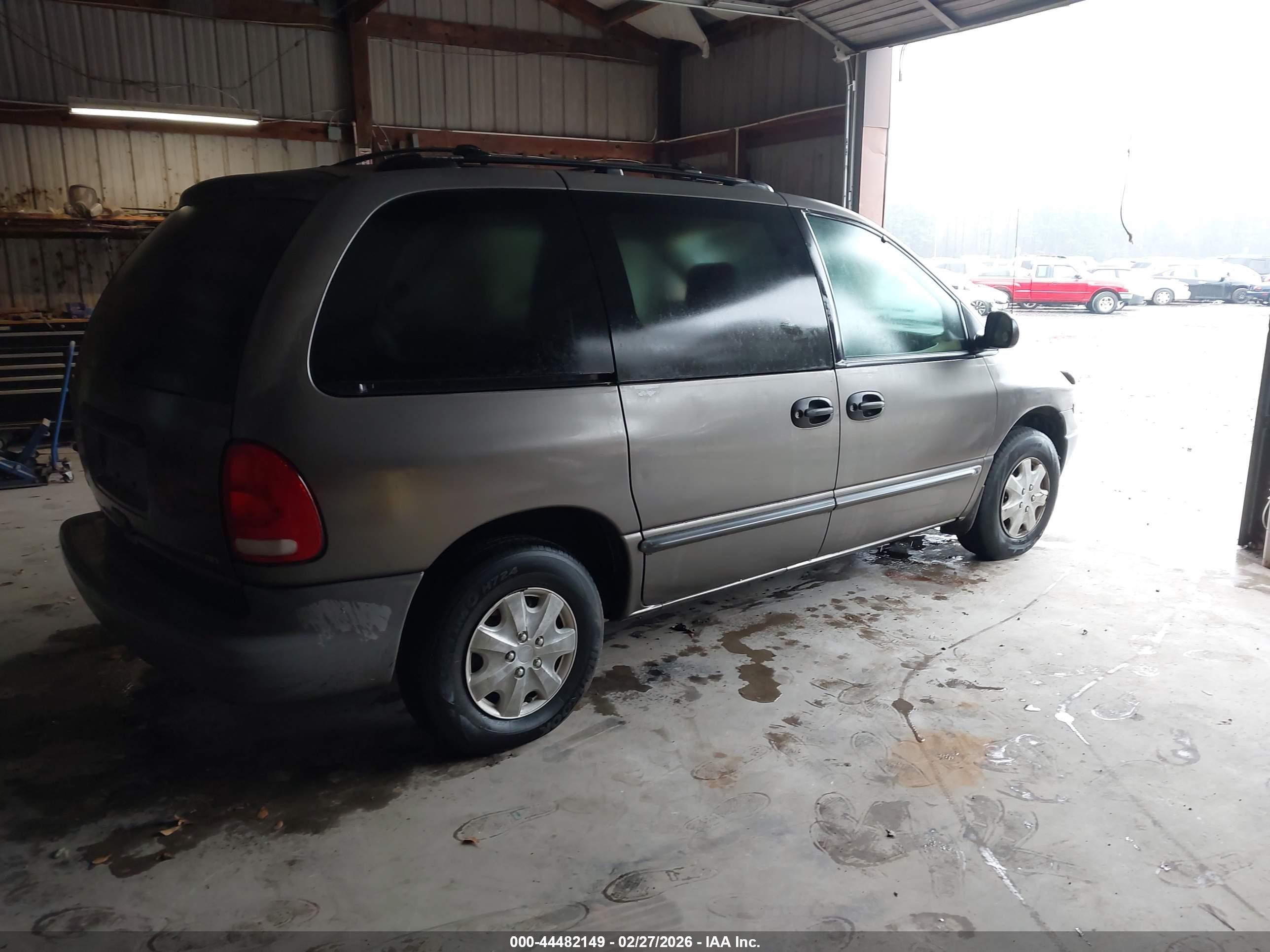 1998 Dodge Caravan   Brown vin: 2B4FP25B9WR681346