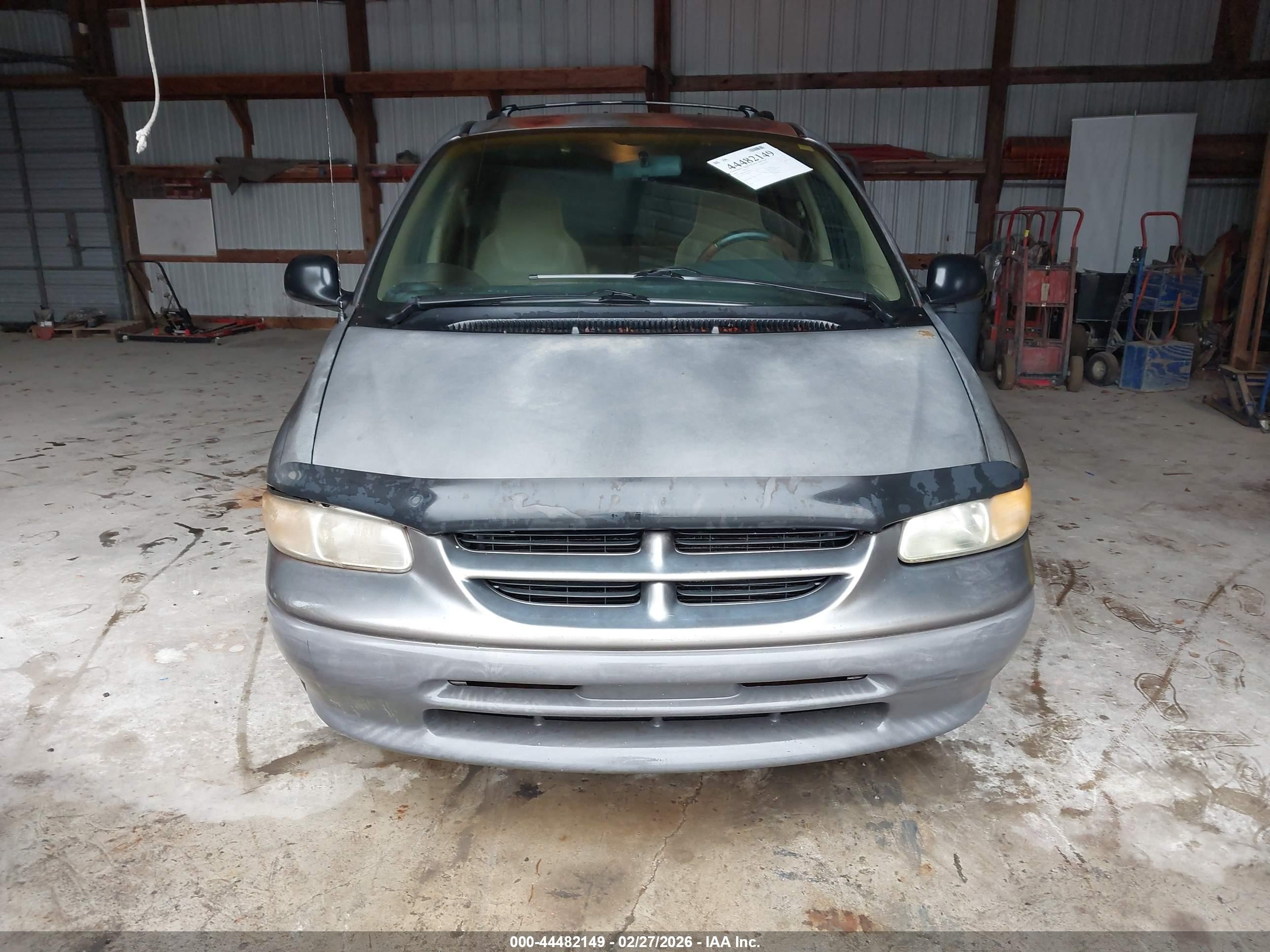 1998 Dodge Caravan   Brown vin: 2B4FP25B9WR681346