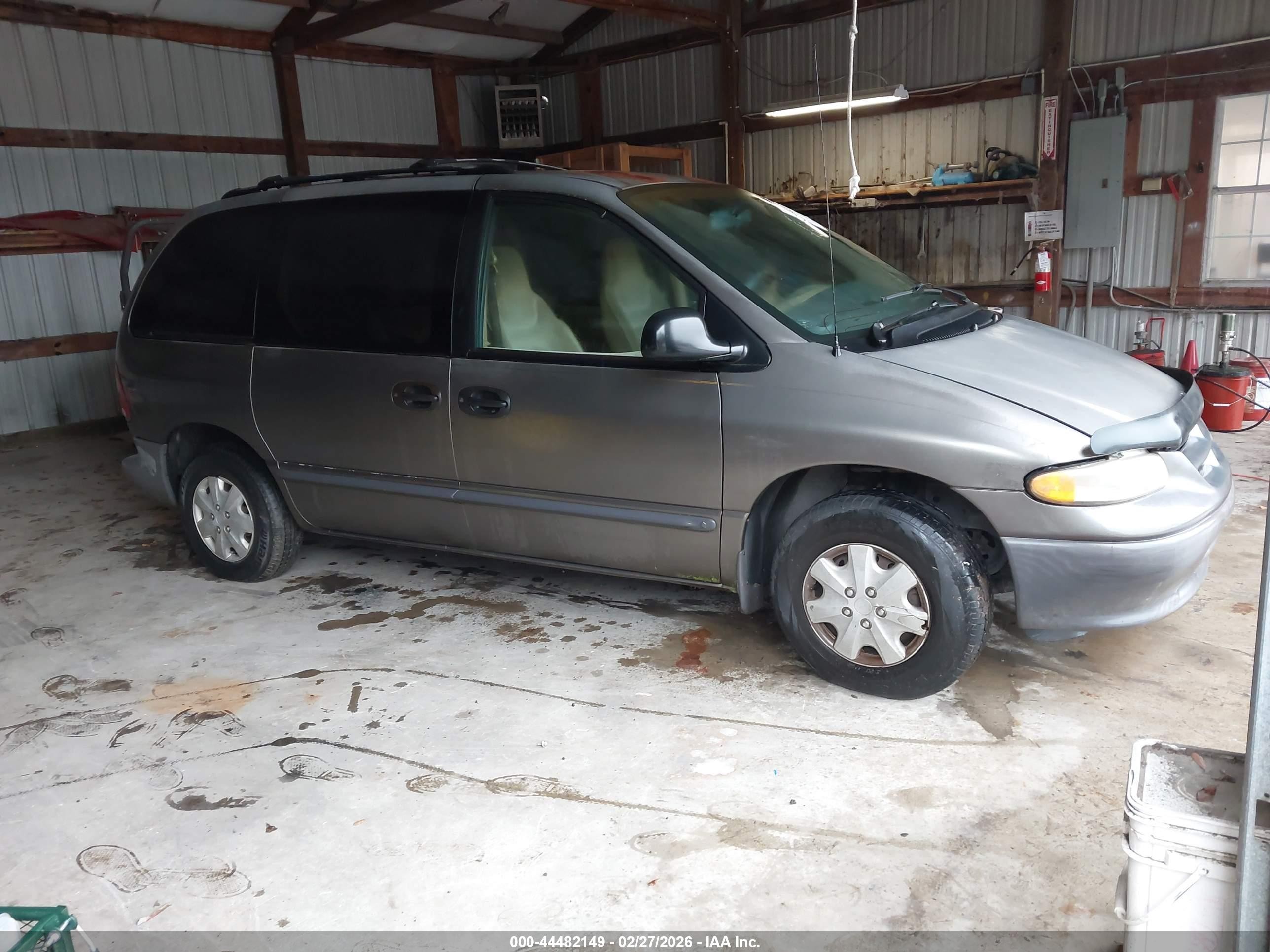 1998 Dodge Caravan   Коричневый vin: 2B4FP25B9WR681346