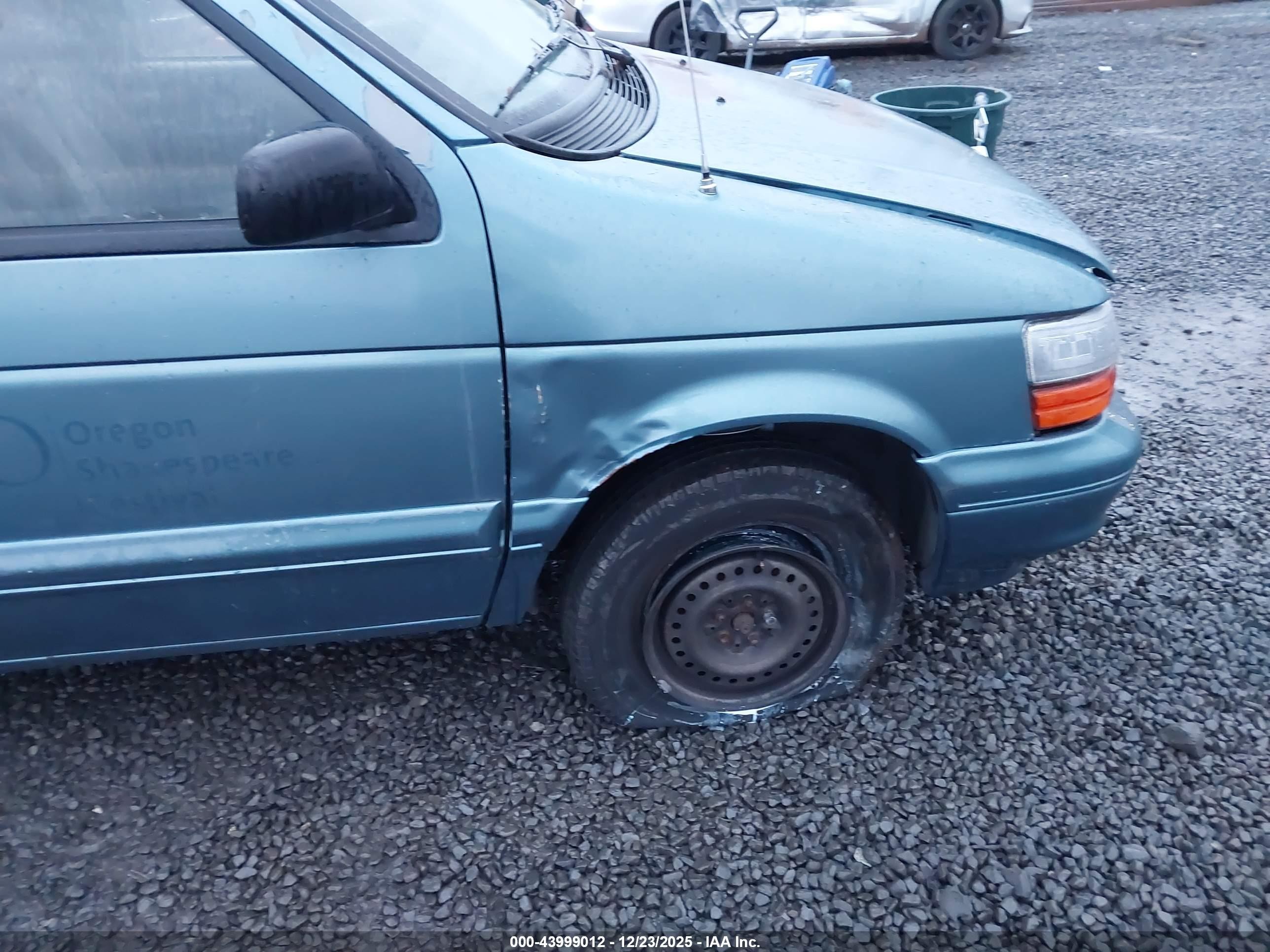 1995 Dodge Caravan   Blue vin: 2B4GH2531SR198485