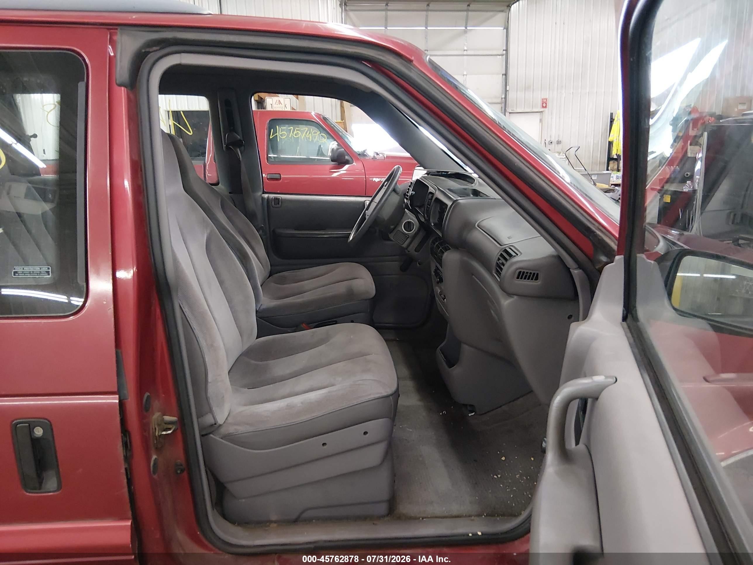 1994 Dodge Caravan   Red vin: 2B4GH2533RR799696