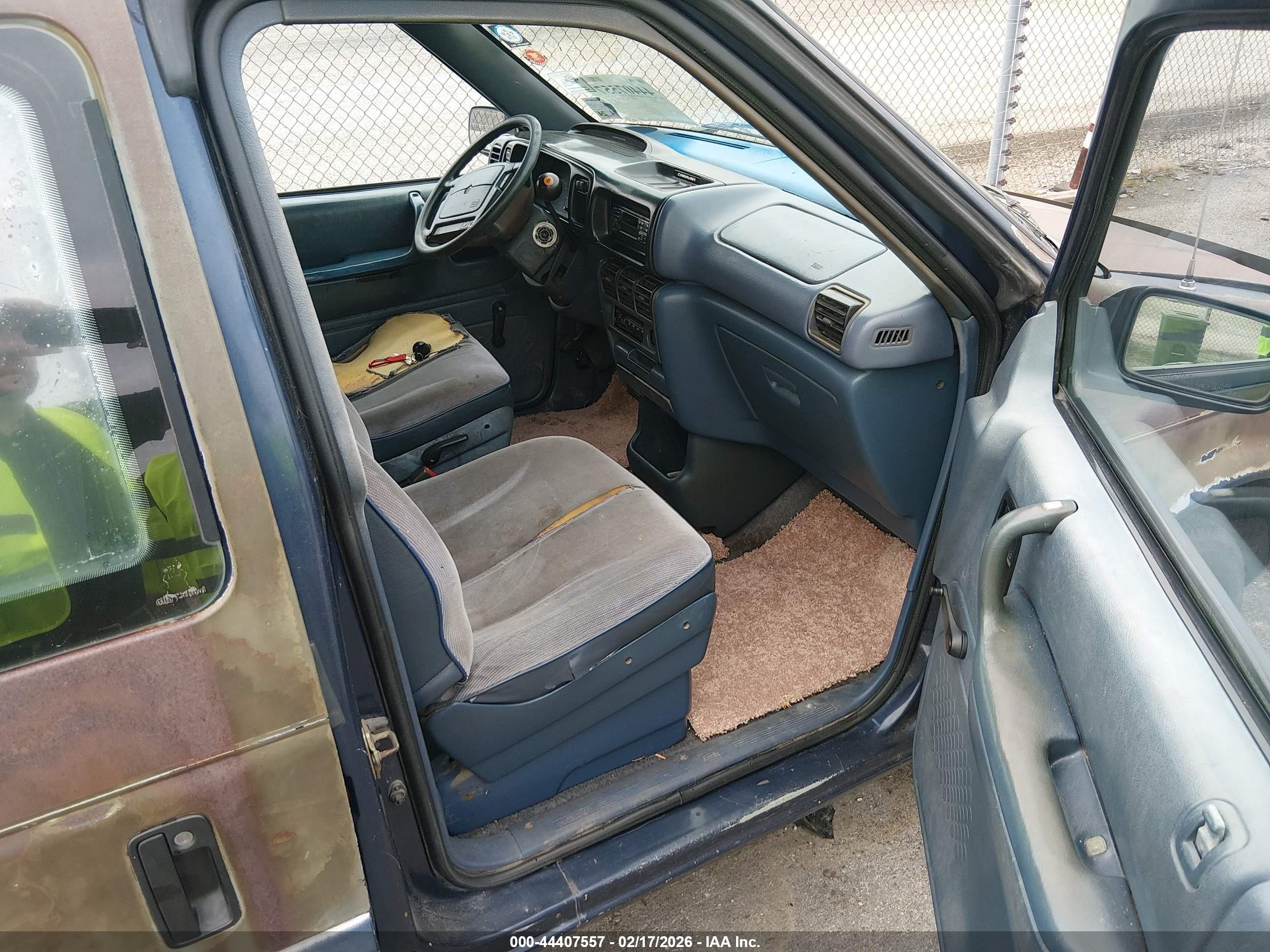 1995 Dodge Caravan   Blue vin: 2B4GH2535SR209326