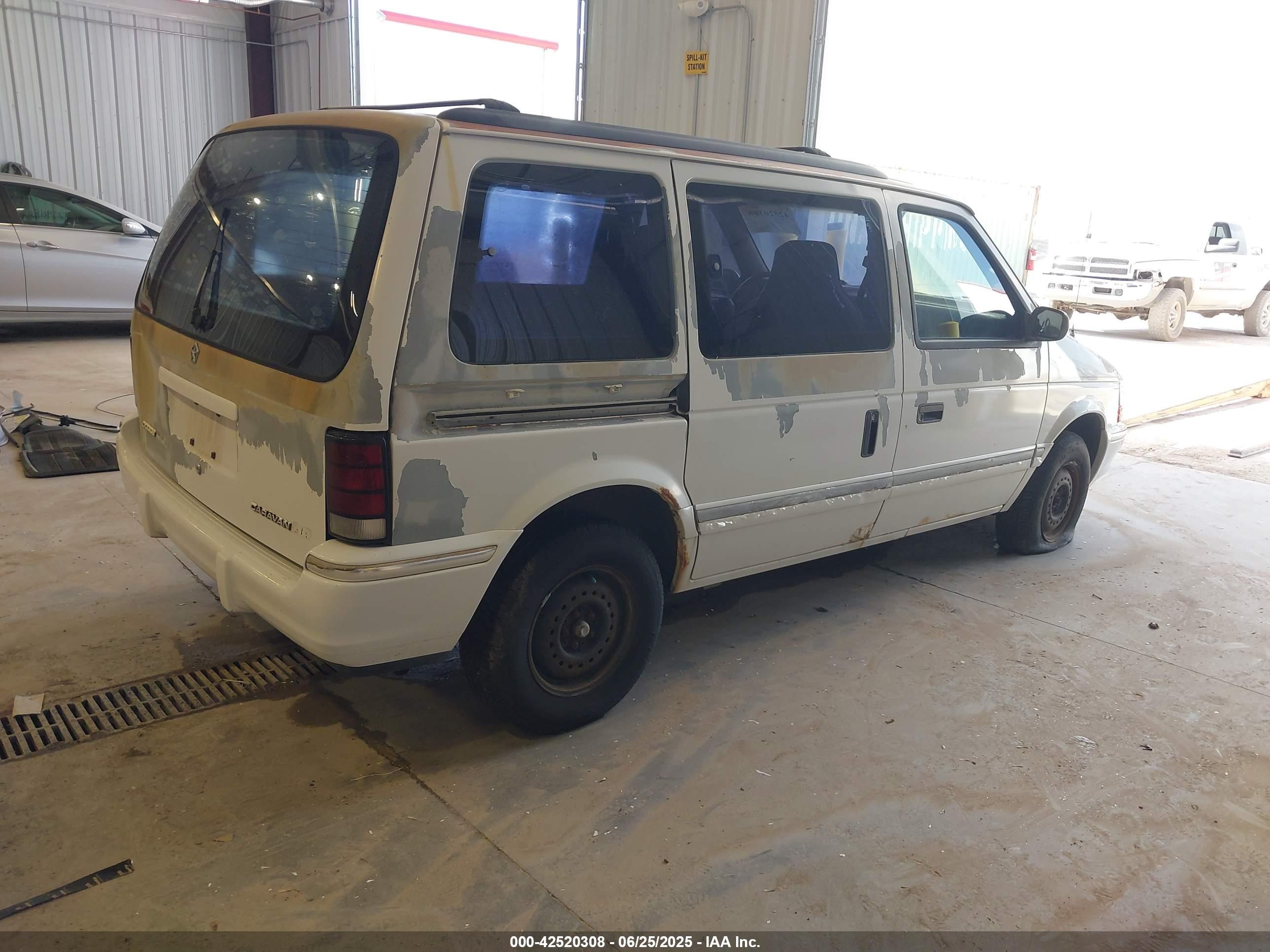 1992 Dodge Caravan Se White vin: 2B4GH45RXNR598095