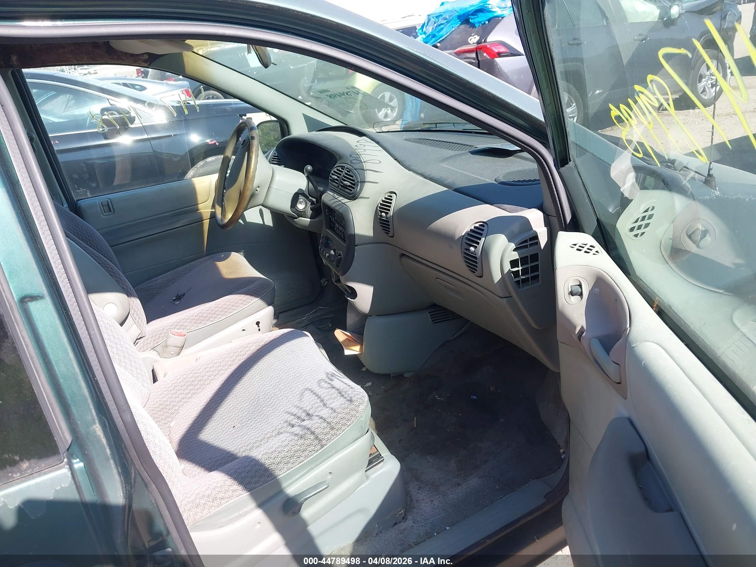 1999 Dodge Grand Caravan   Green vin: 2B4GP2435XR110419
