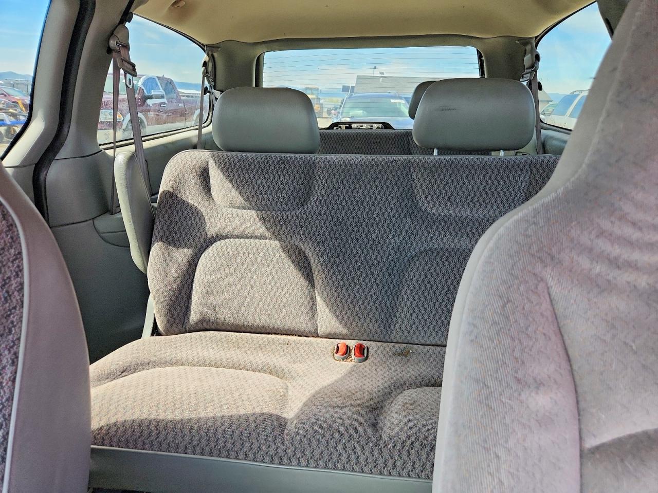 2000 Dodge Grand Caravan Green vin: 2B4GP2437YR759625