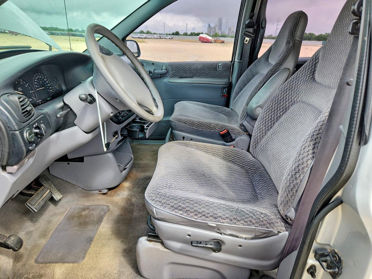 2000 Dodge Caravan Gray vin: 2B4GP2532YR839428