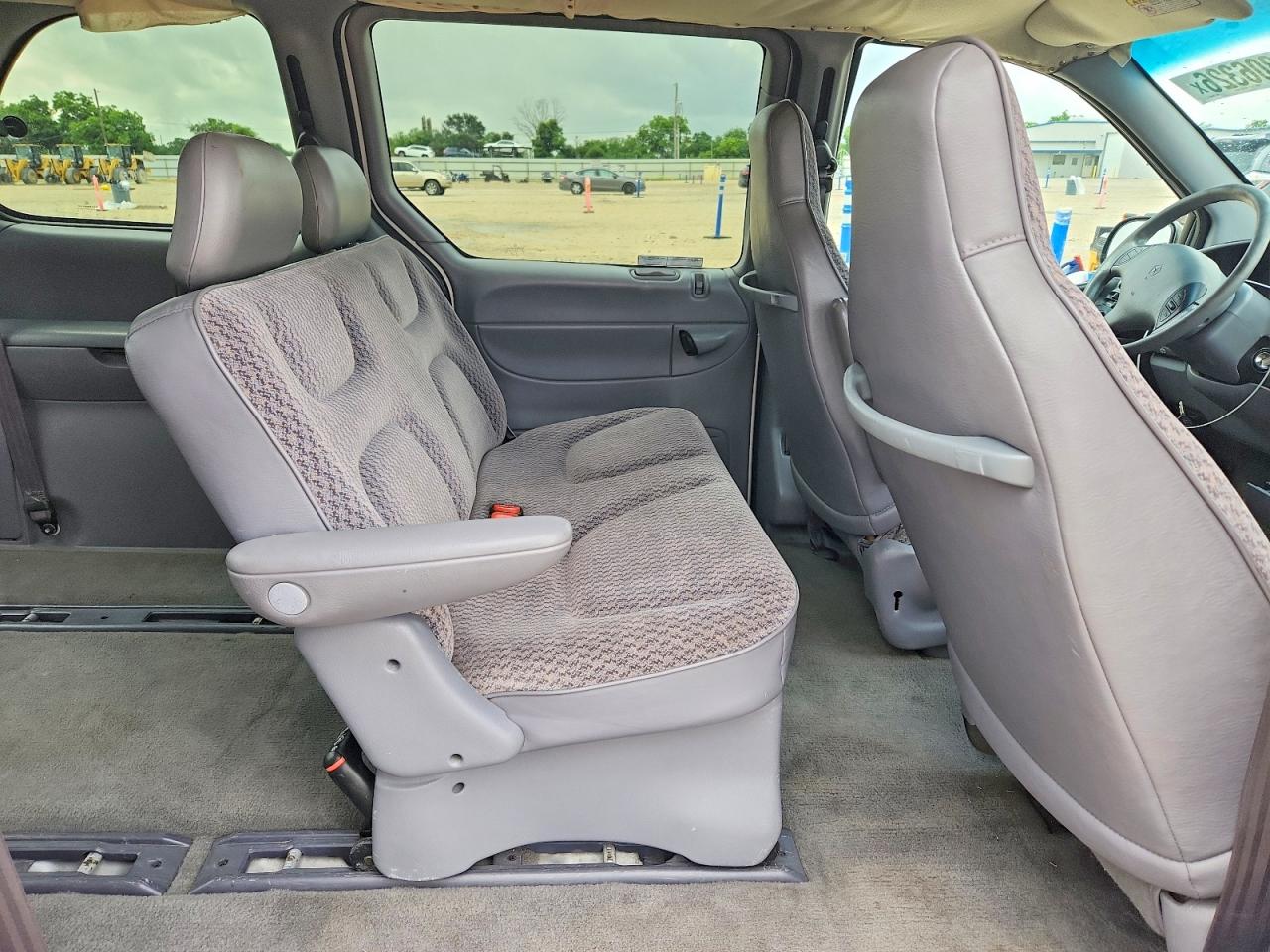 2000 Dodge Caravan Gray vin: 2B4GP2532YR839428