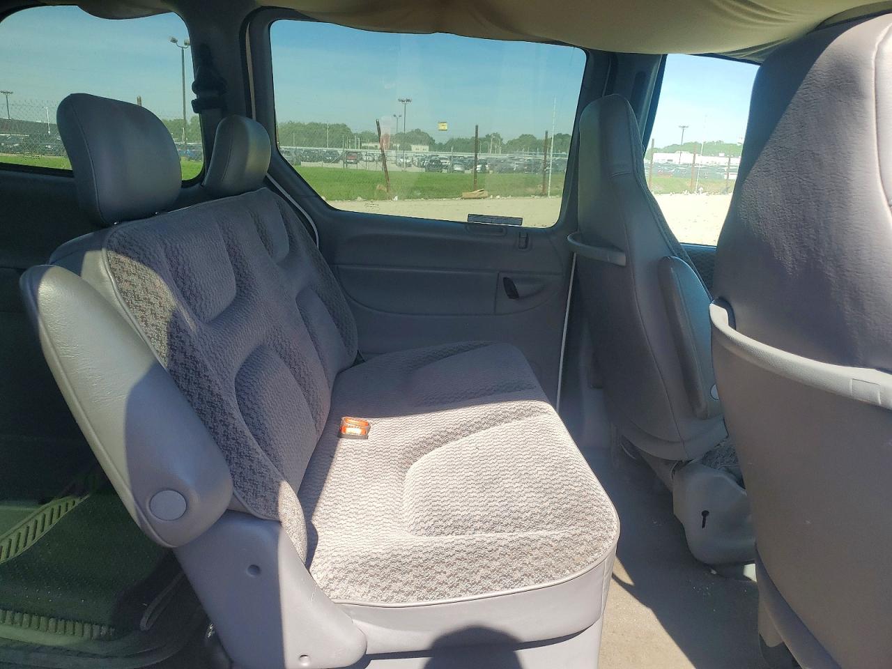 2000 Dodge Caravan Белый vin: 2B4GP2539YR895687