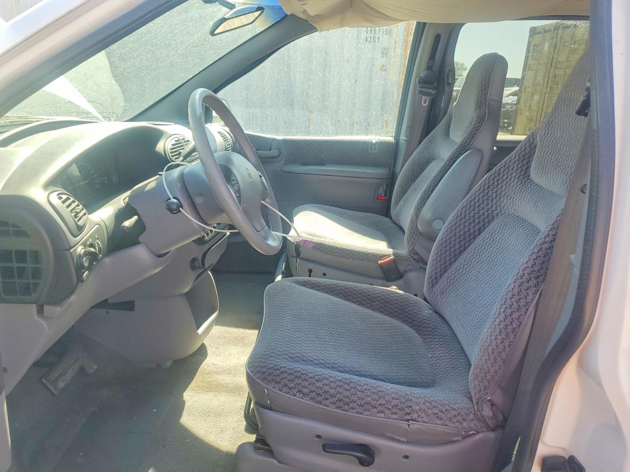 2000 Dodge Caravan Белый vin: 2B4GP2539YR895687