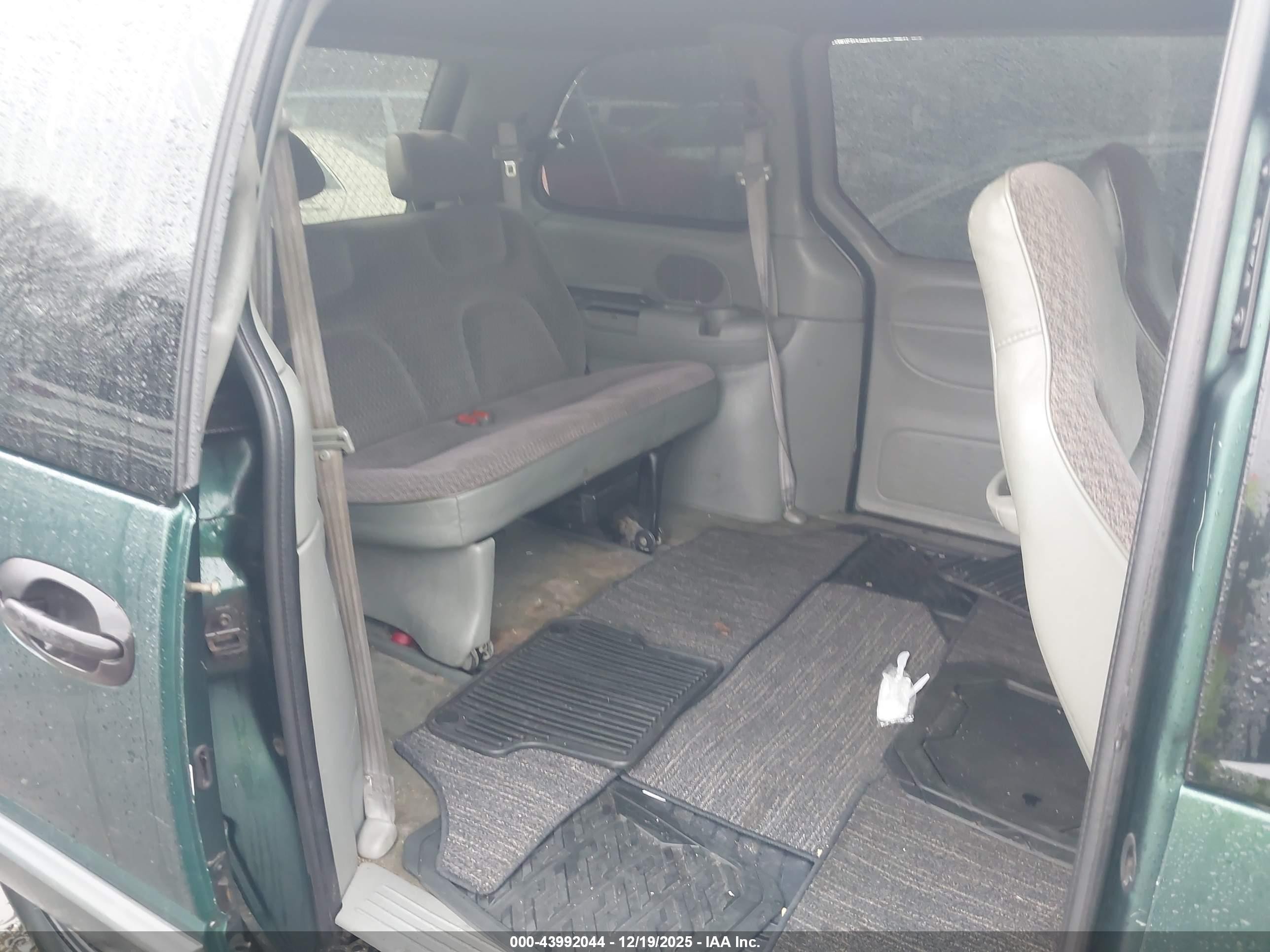 1999 Dodge Caravan   Green vin: 2B4GP25R3XR454771