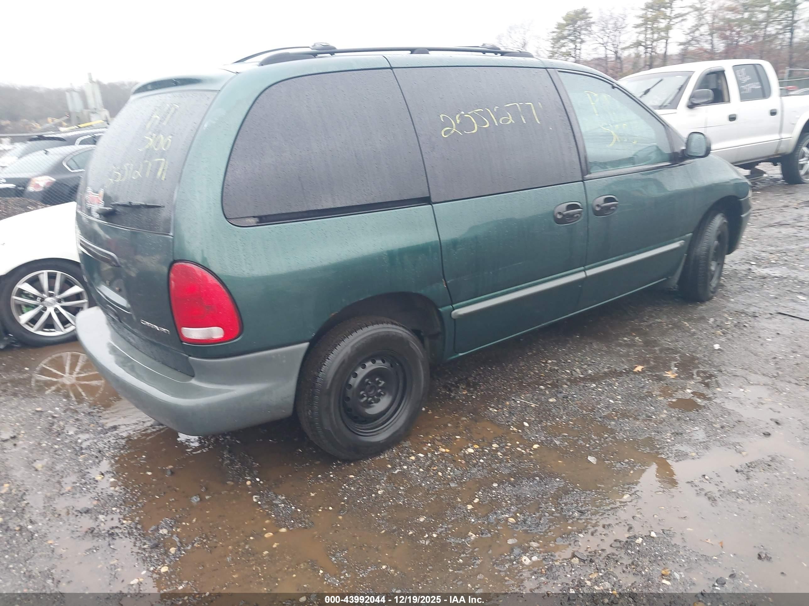 1999 Dodge Caravan   Green vin: 2B4GP25R3XR454771