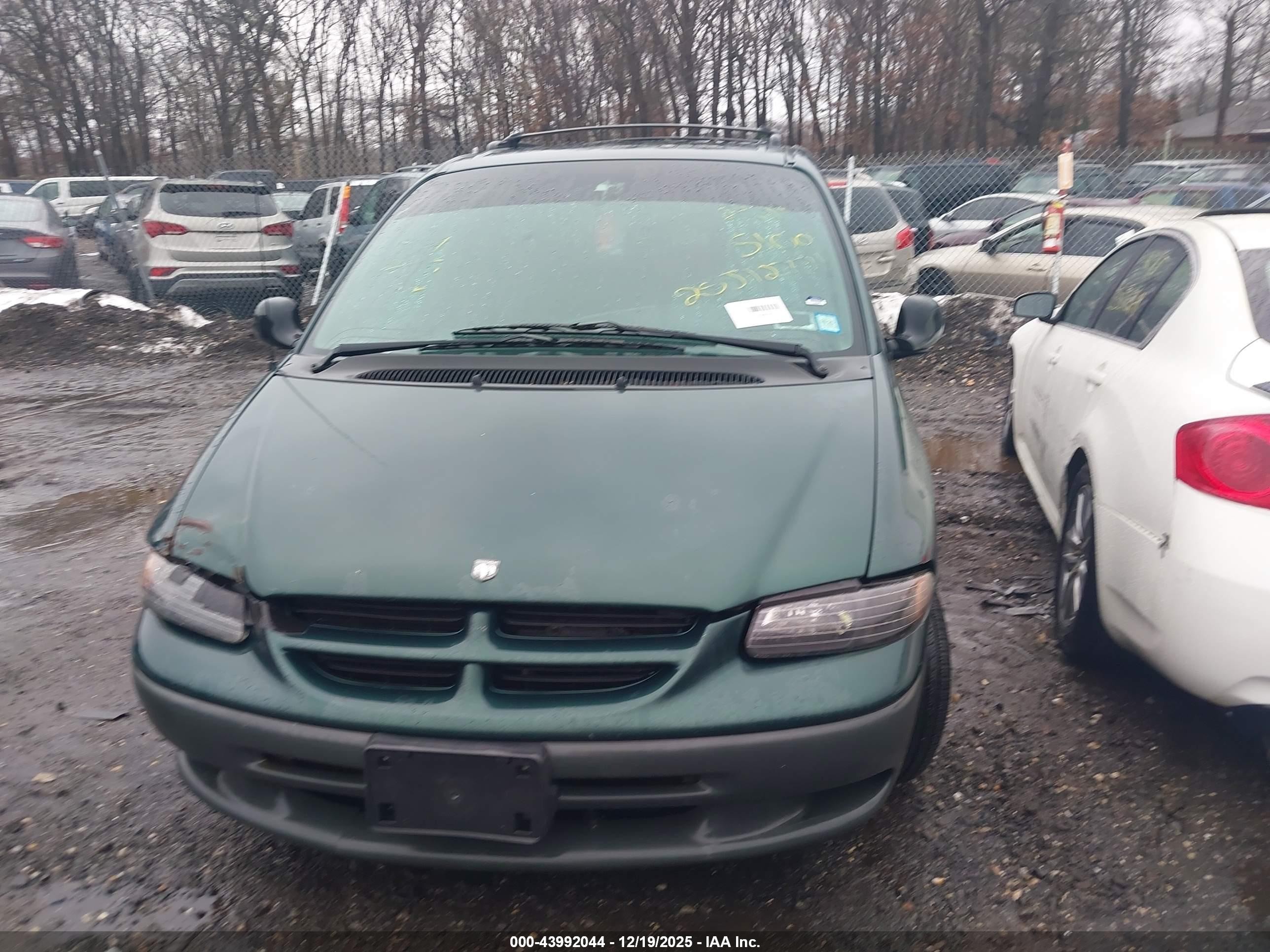 1999 Dodge Caravan   Green vin: 2B4GP25R3XR454771