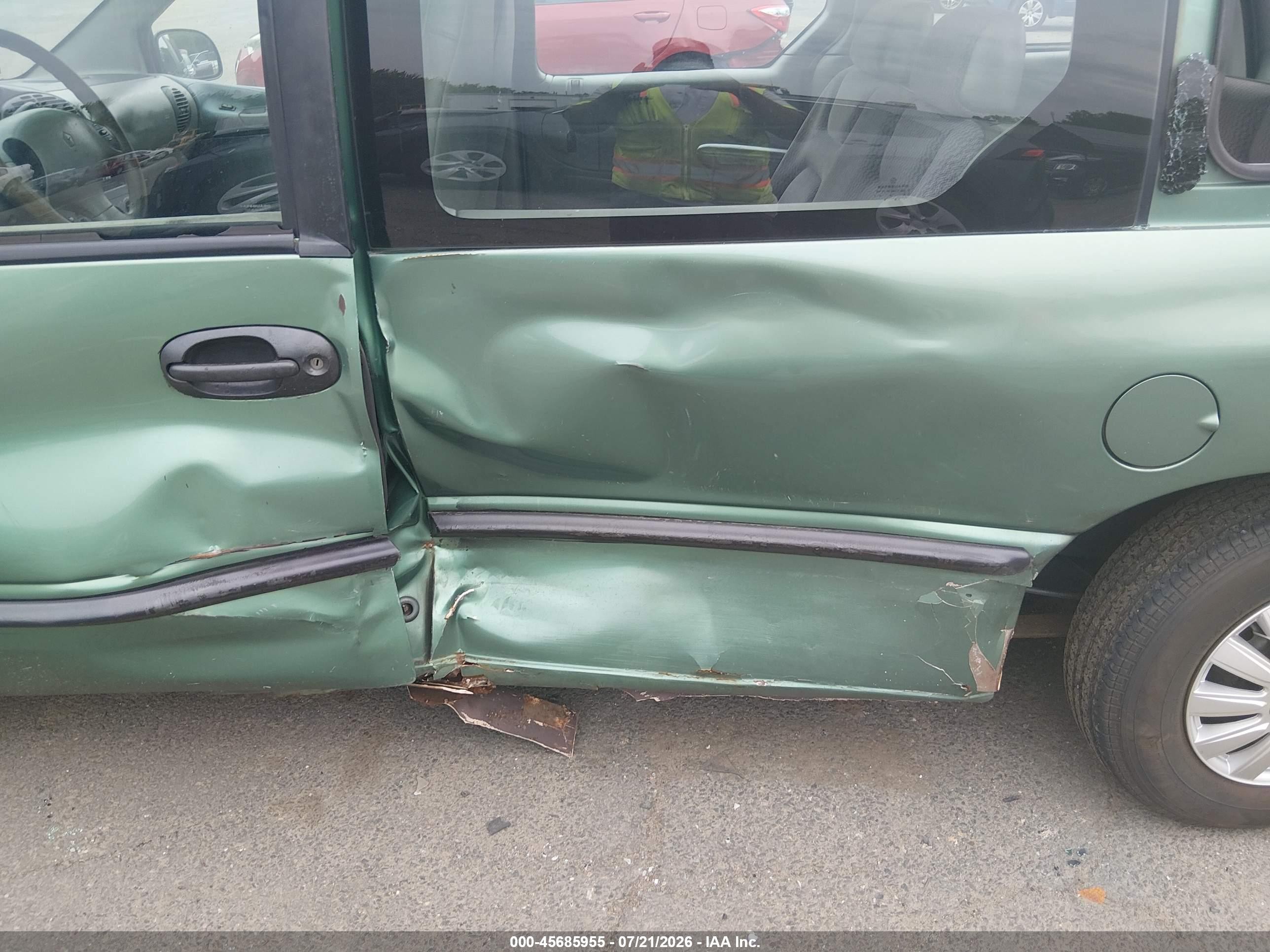 1998 Dodge Caravan   Green vin: 2B4GP25RXWR555854