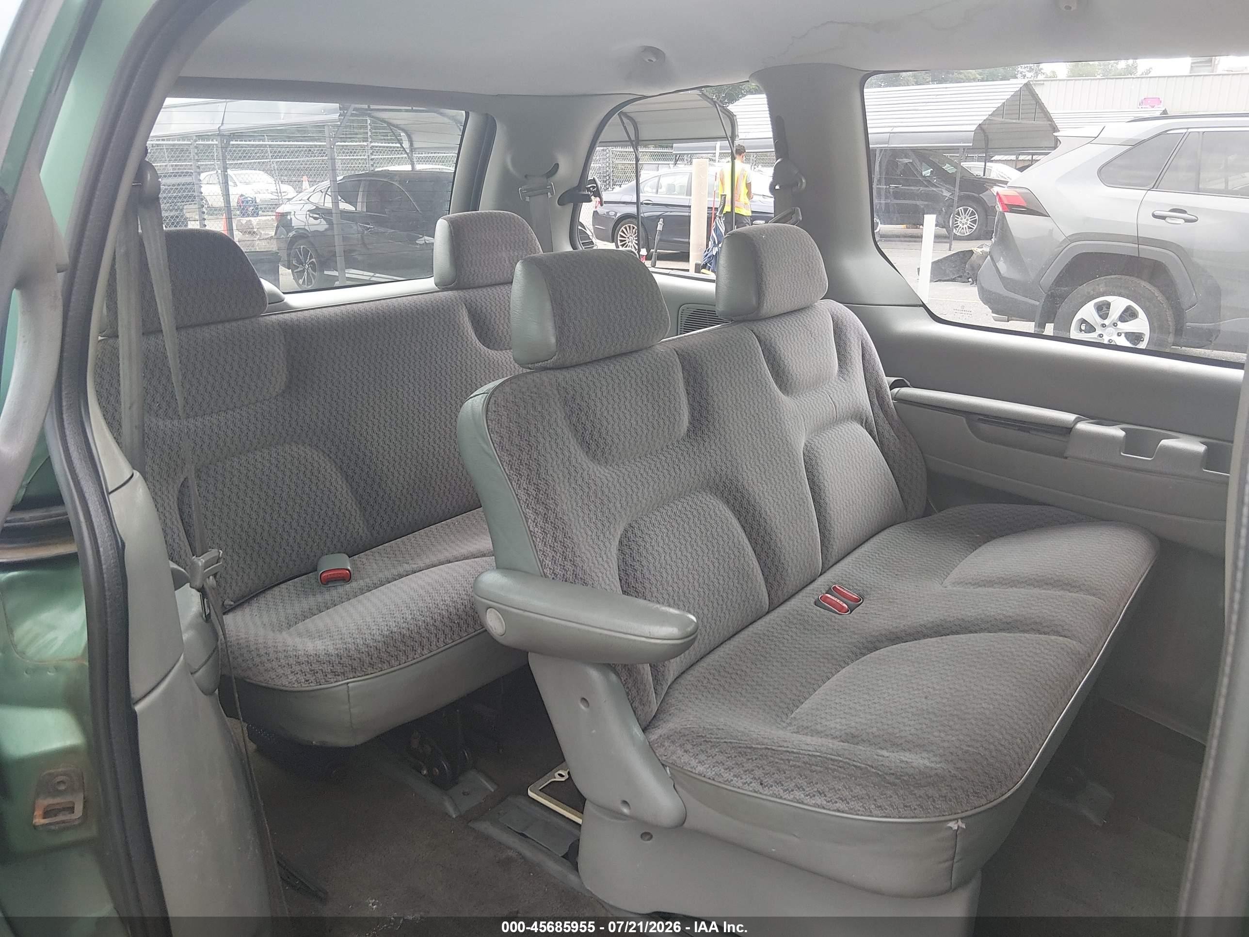 1998 Dodge Caravan   Green vin: 2B4GP25RXWR555854