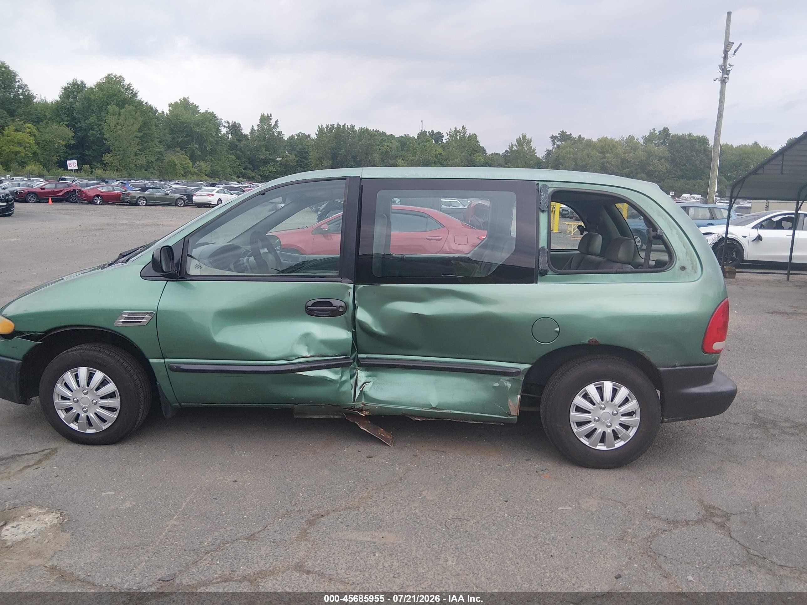 1998 Dodge Caravan   Green vin: 2B4GP25RXWR555854