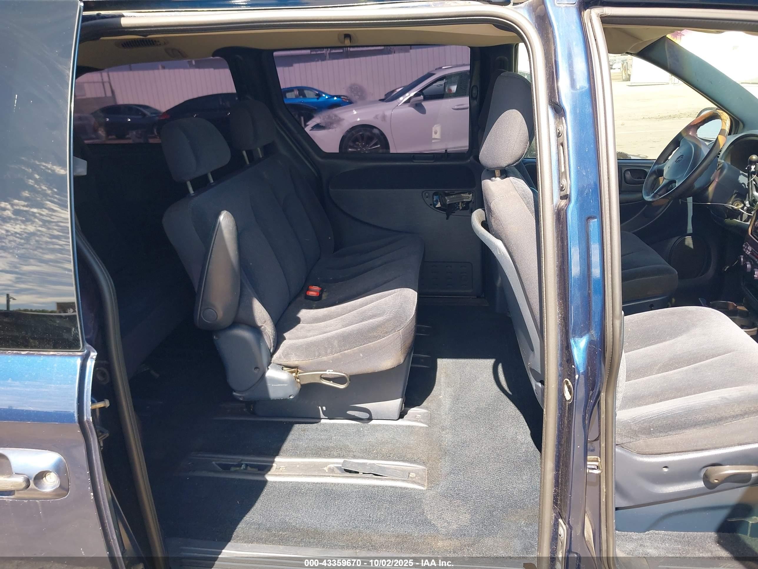 2001 Dodge Grand Caravan Sport Blue vin: 2B4GP44301R330067