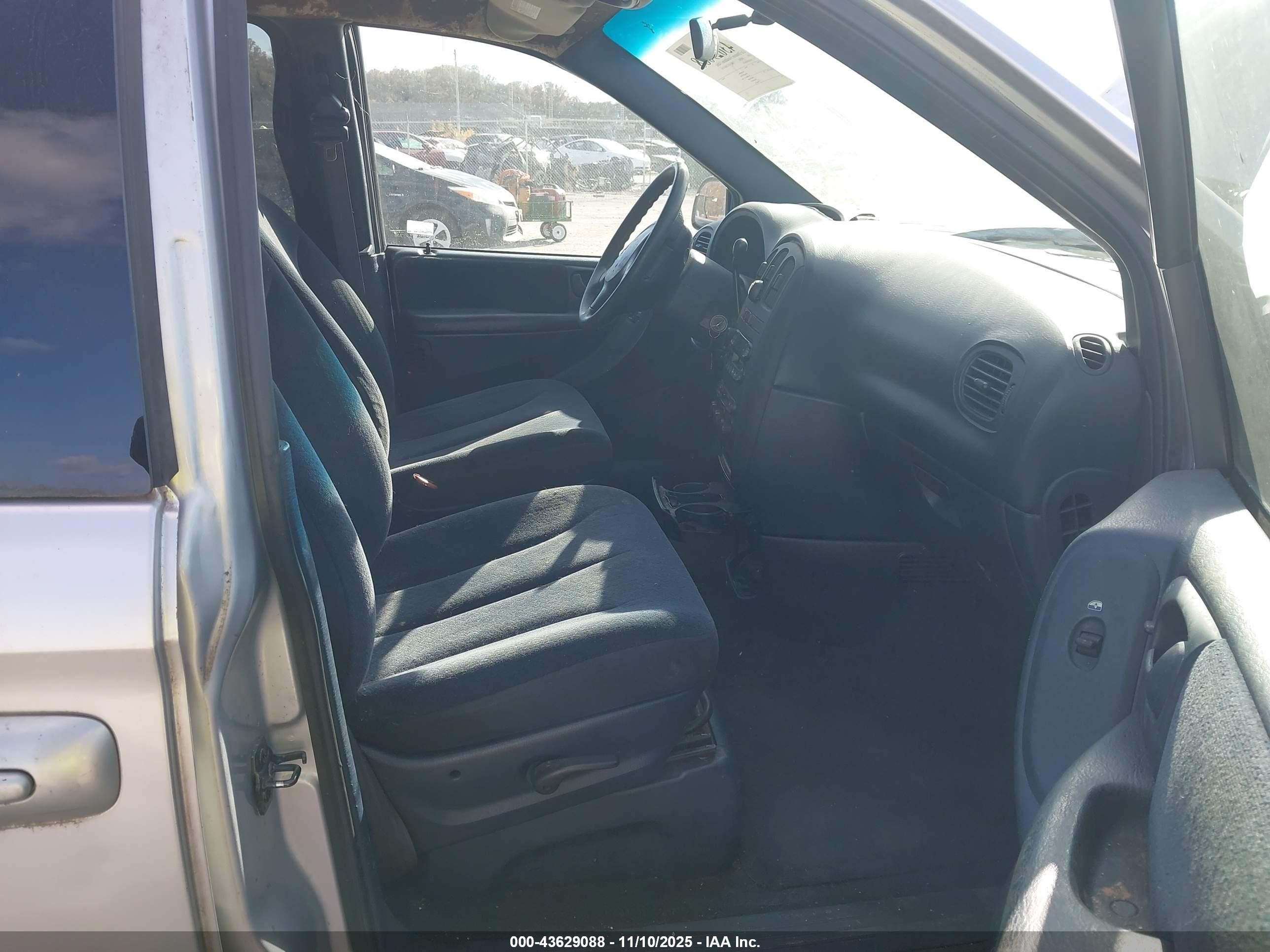 2001 Dodge Grand Caravan Sport Серебряный vin: 2B4GP44301R366776