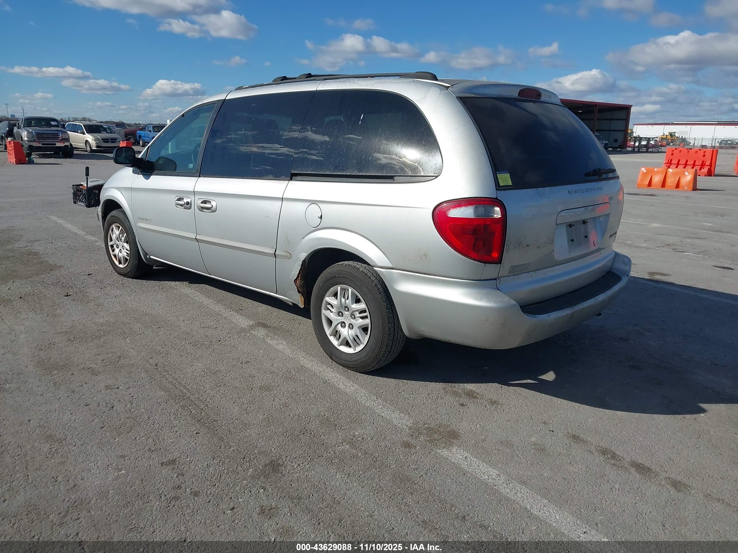 2001 Dodge Grand Caravan Sport Серебряный vin: 2B4GP44301R366776