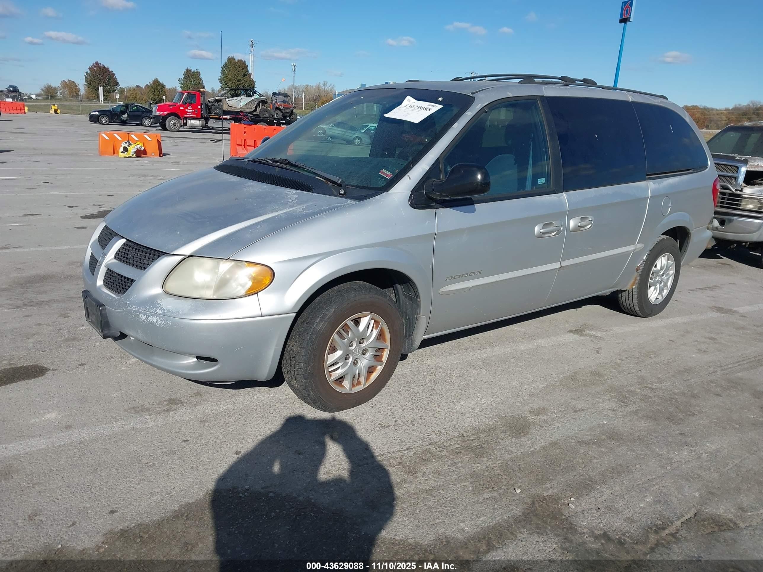 2001 Dodge Grand Caravan Sport Серебряный vin: 2B4GP44301R366776