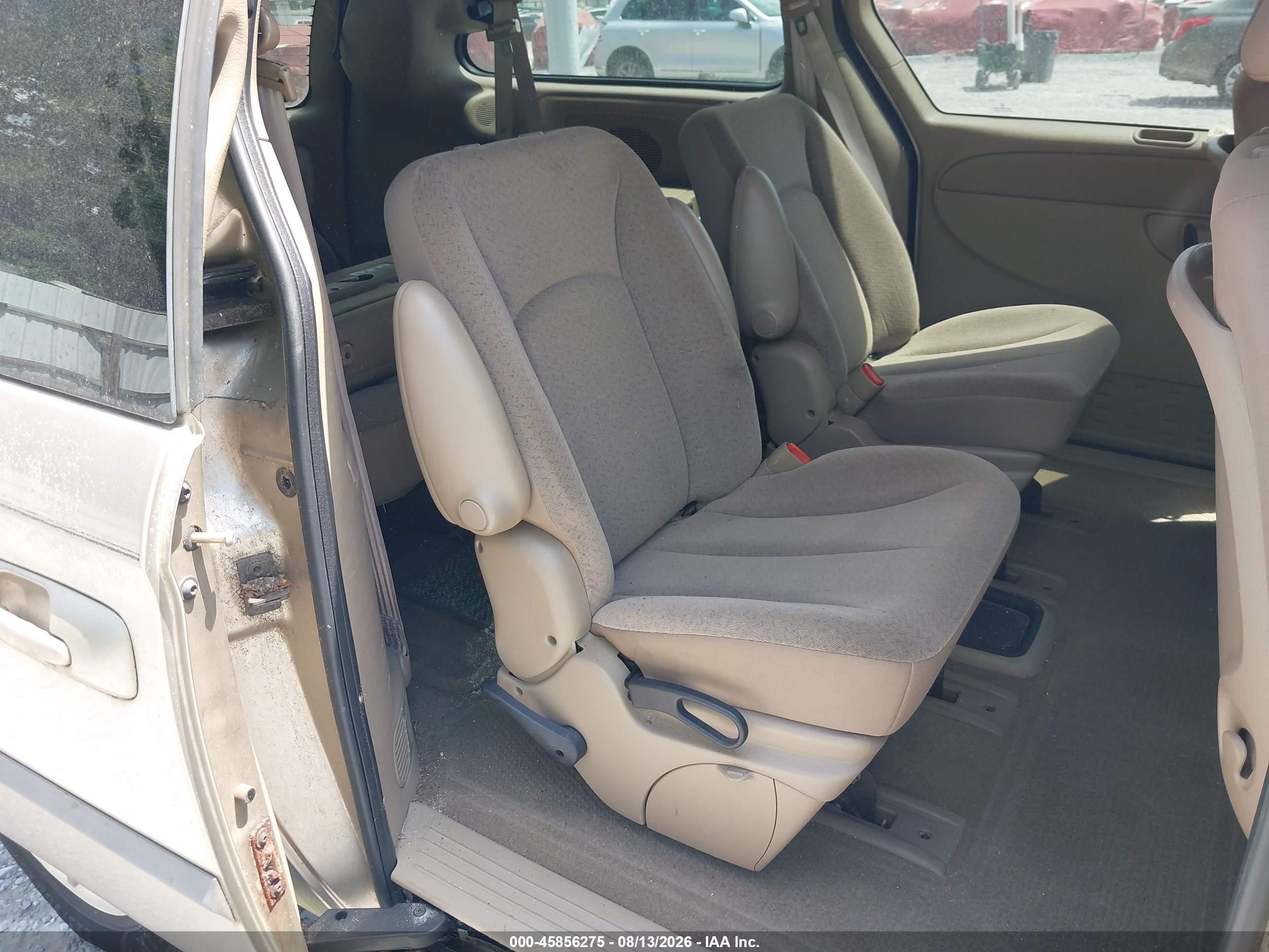 2002 Dodge Grand Caravan Sport Gold vin: 2B4GP44302R552920