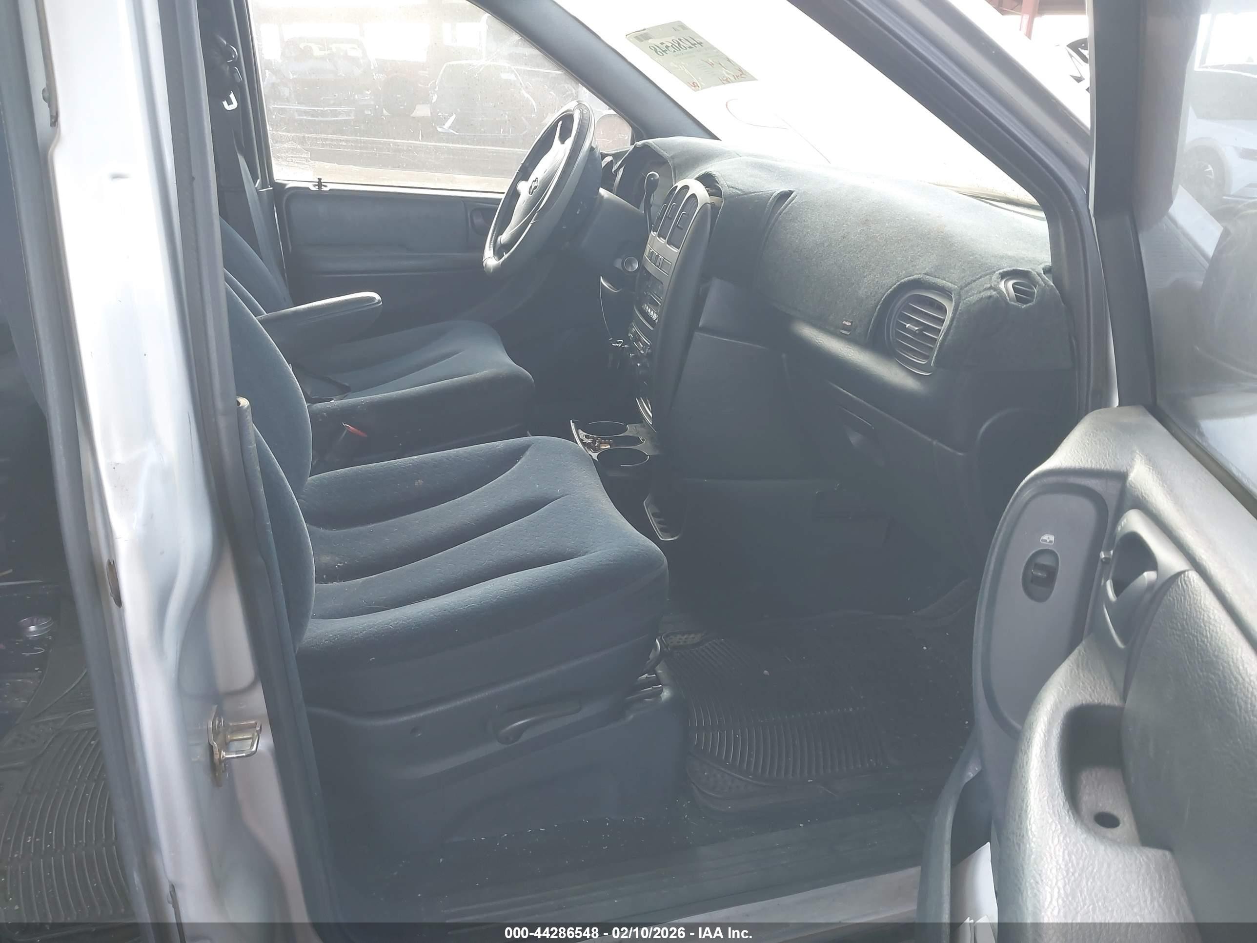 2002 Dodge Grand Caravan Sport Silver vin: 2B4GP44302R745990