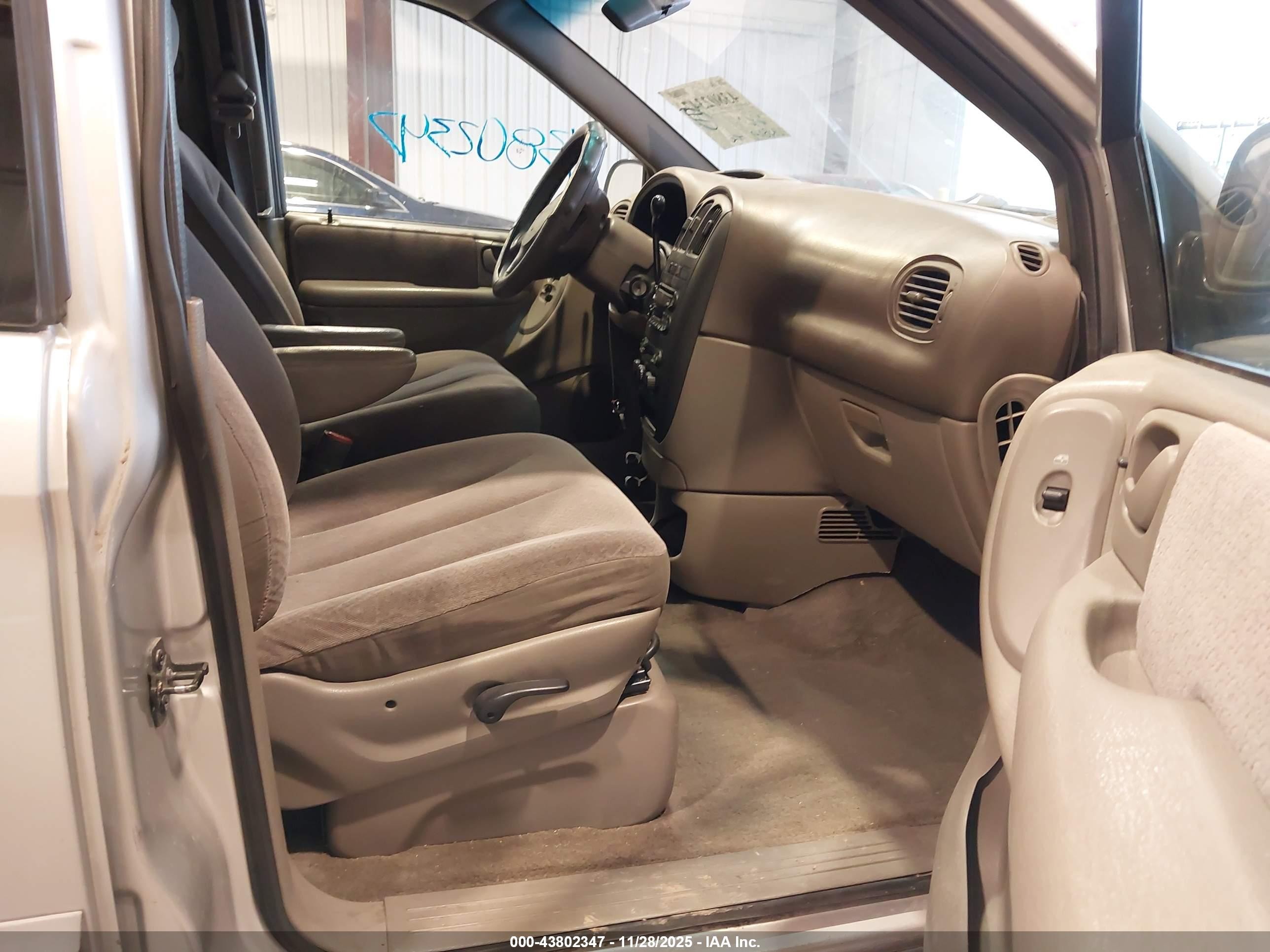 2001 Dodge Grand Caravan Sport Silver vin: 2B4GP44311R326626