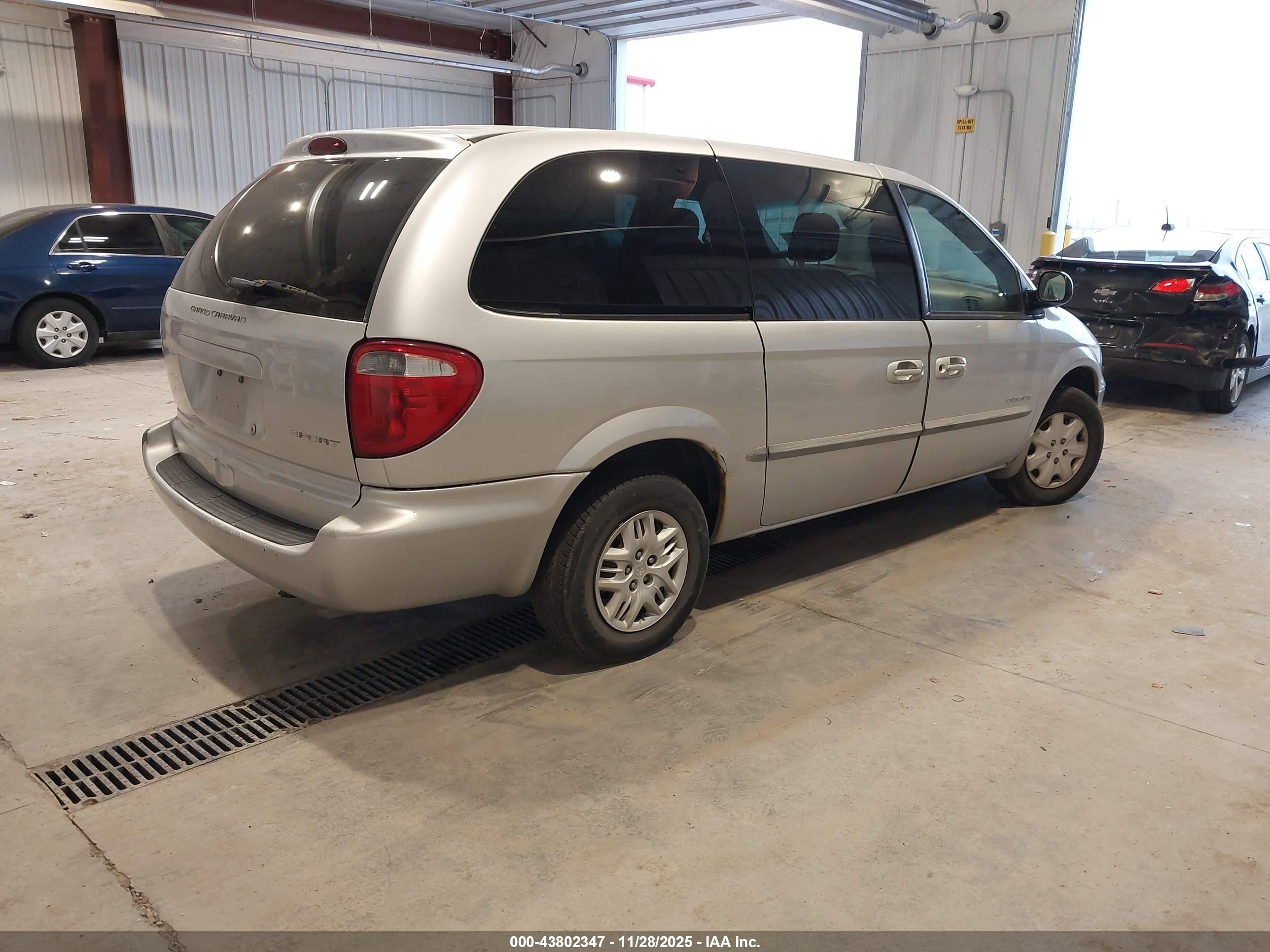2001 Dodge Grand Caravan Sport Silver vin: 2B4GP44311R326626