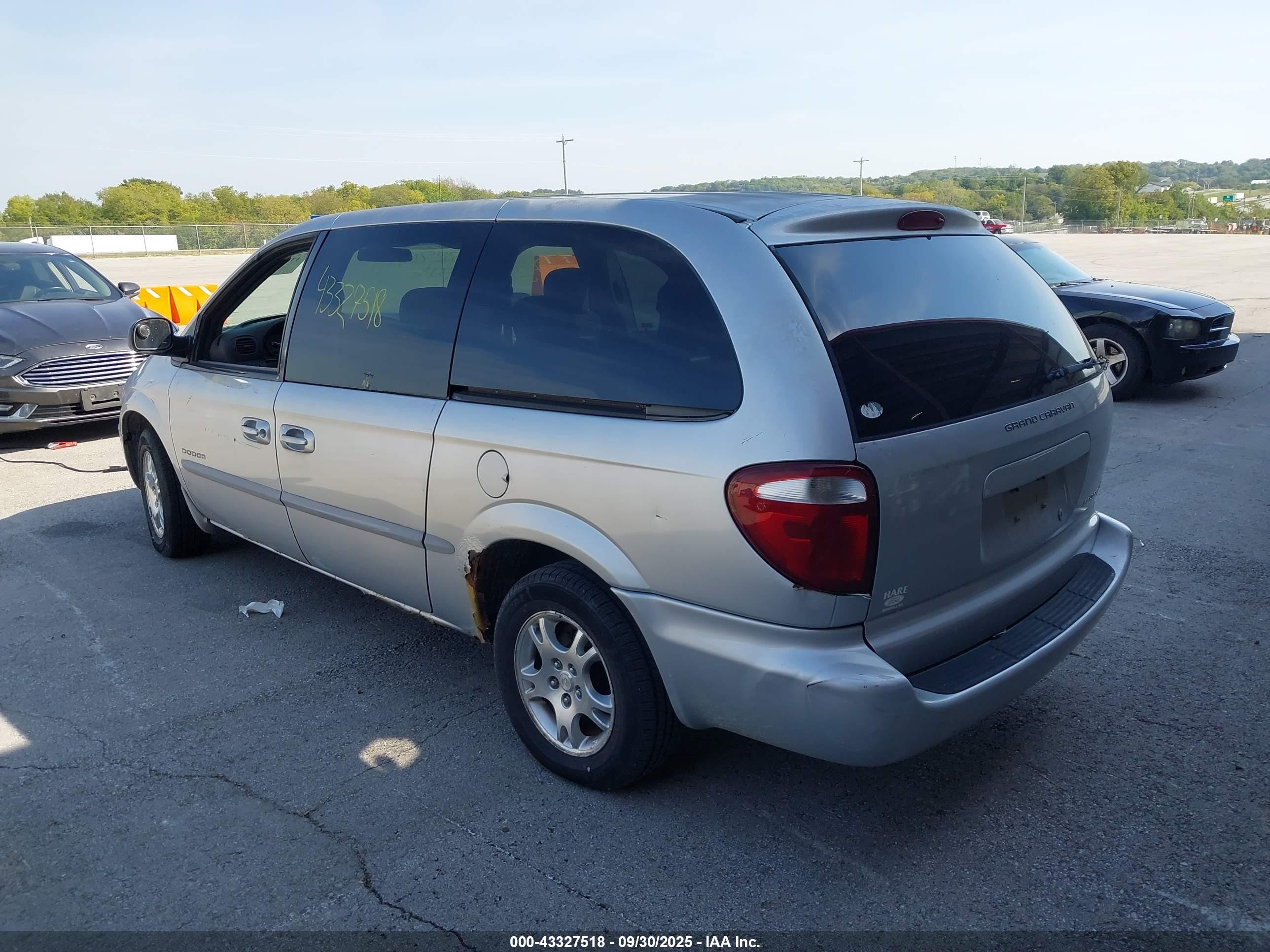 2001 Dodge Grand Caravan Sport Silver vin: 2B4GP44321R283155