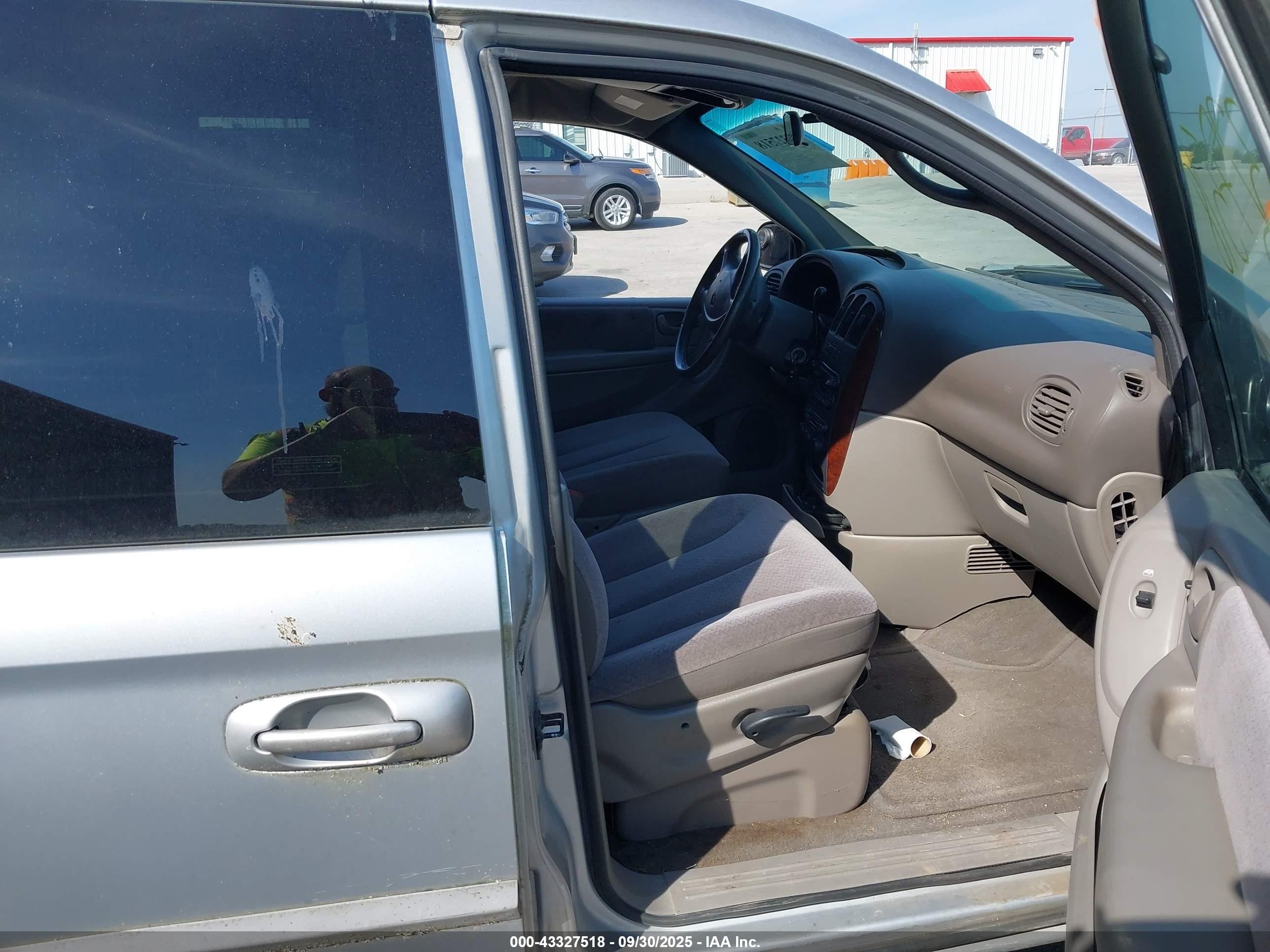 2001 Dodge Grand Caravan Sport Silver vin: 2B4GP44321R283155