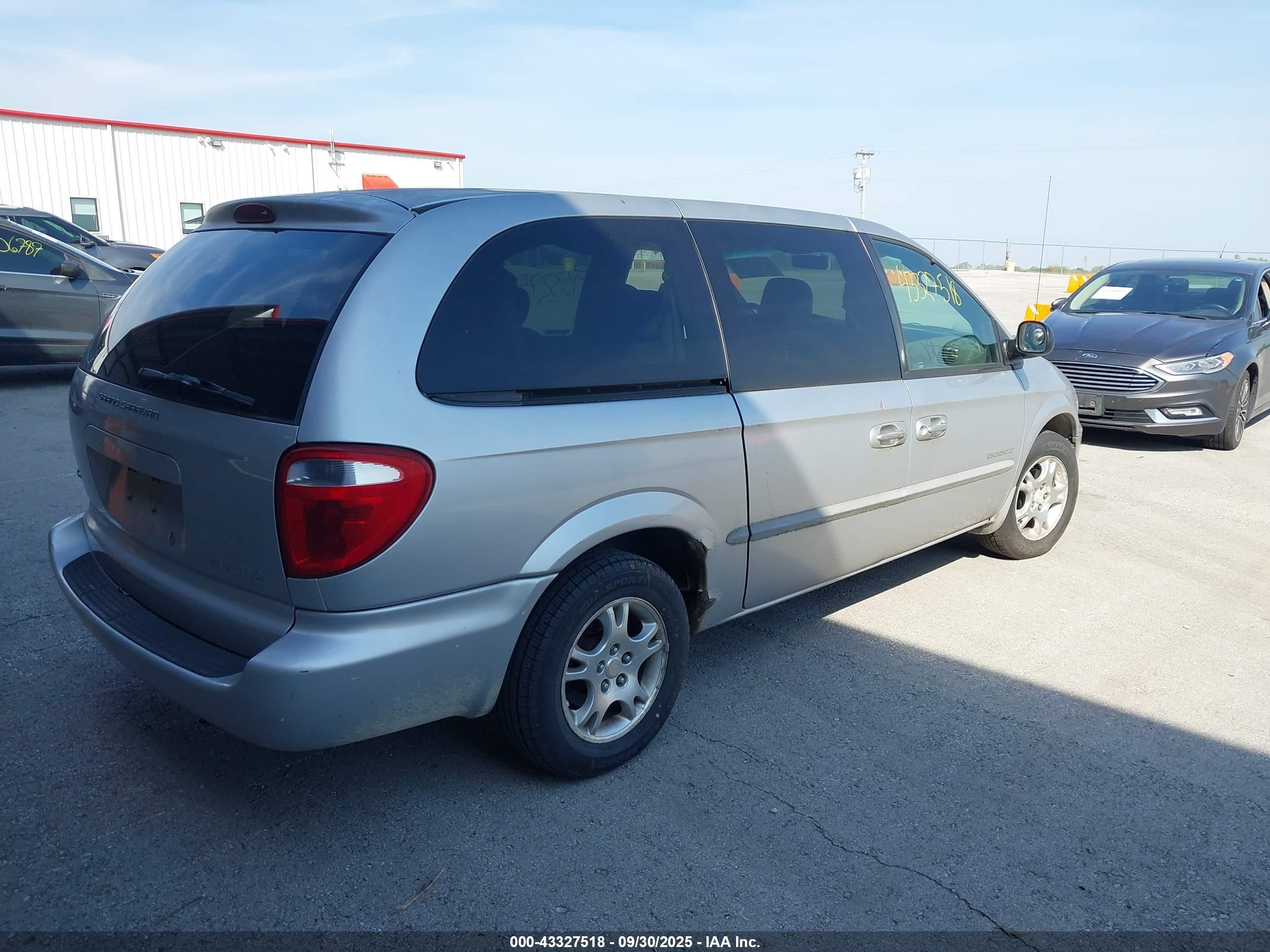 2001 Dodge Grand Caravan Sport Silver vin: 2B4GP44321R283155