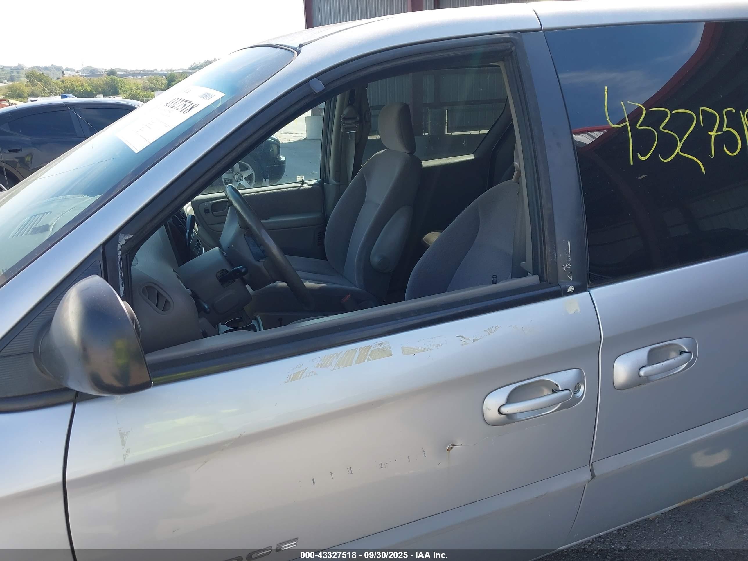 2001 Dodge Grand Caravan Sport Silver vin: 2B4GP44321R283155