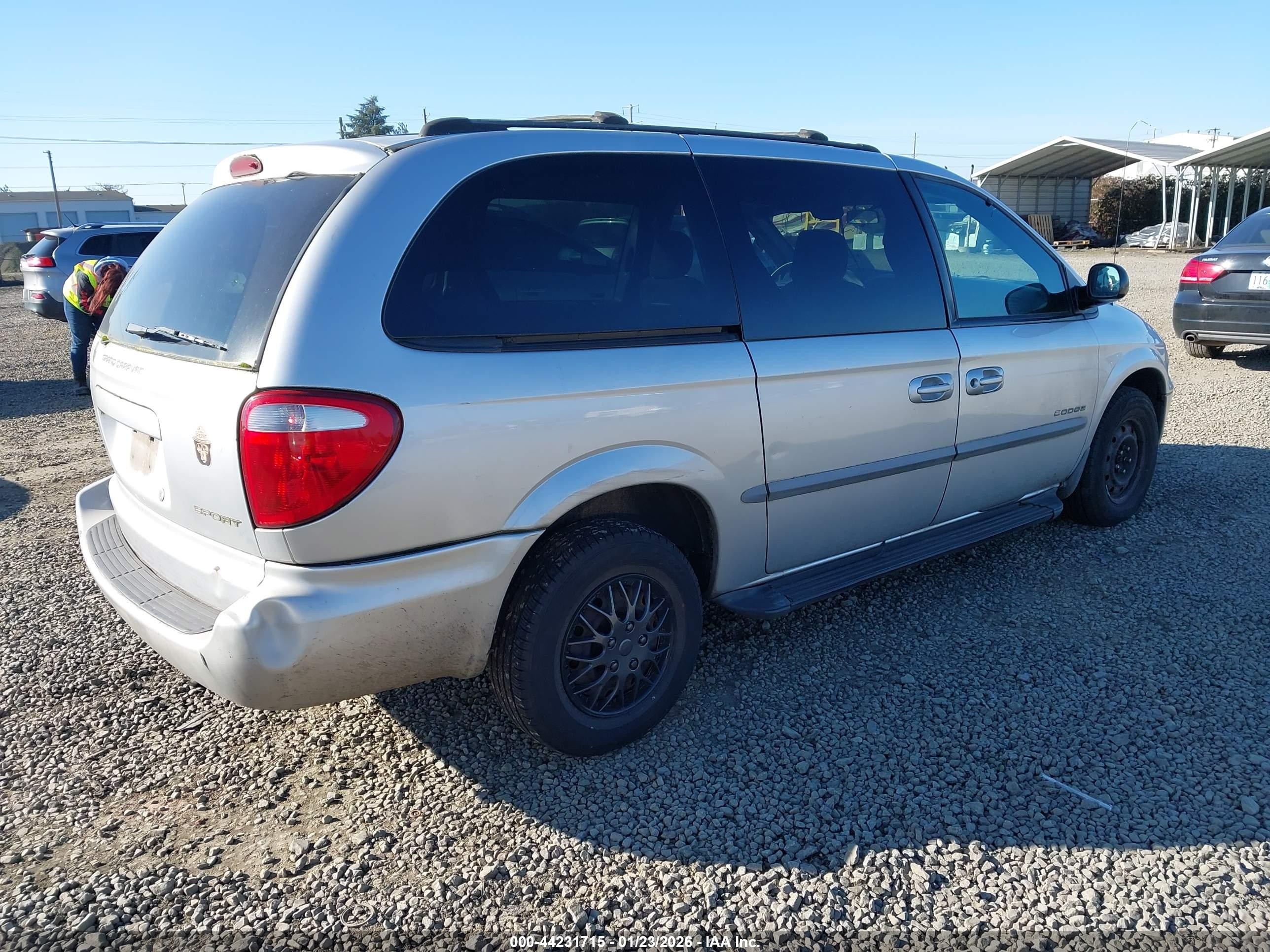 2001 Dodge Grand Caravan Sport Silver vin: 2B4GP44321R358906