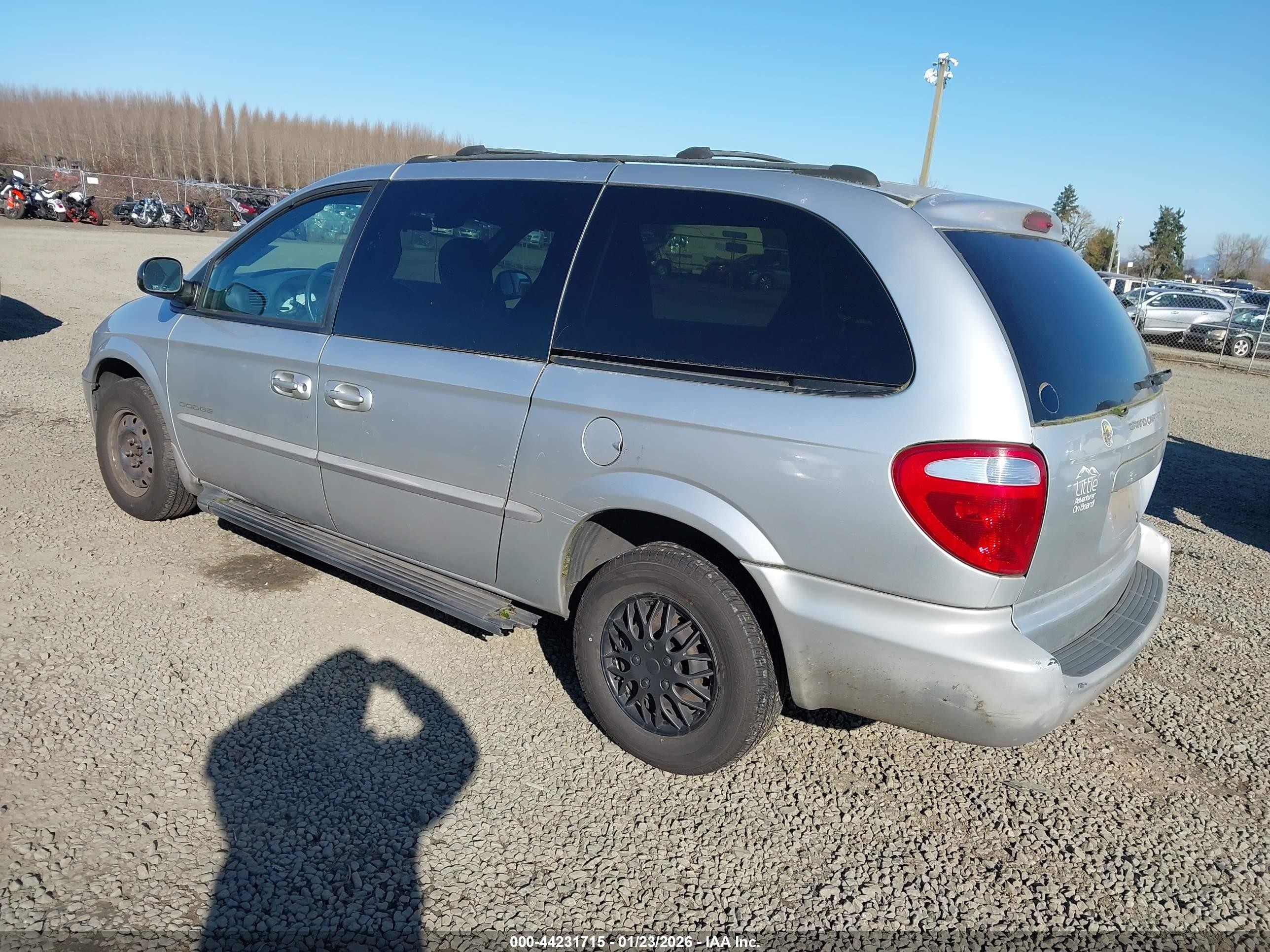 2001 Dodge Grand Caravan Sport Silver vin: 2B4GP44321R358906