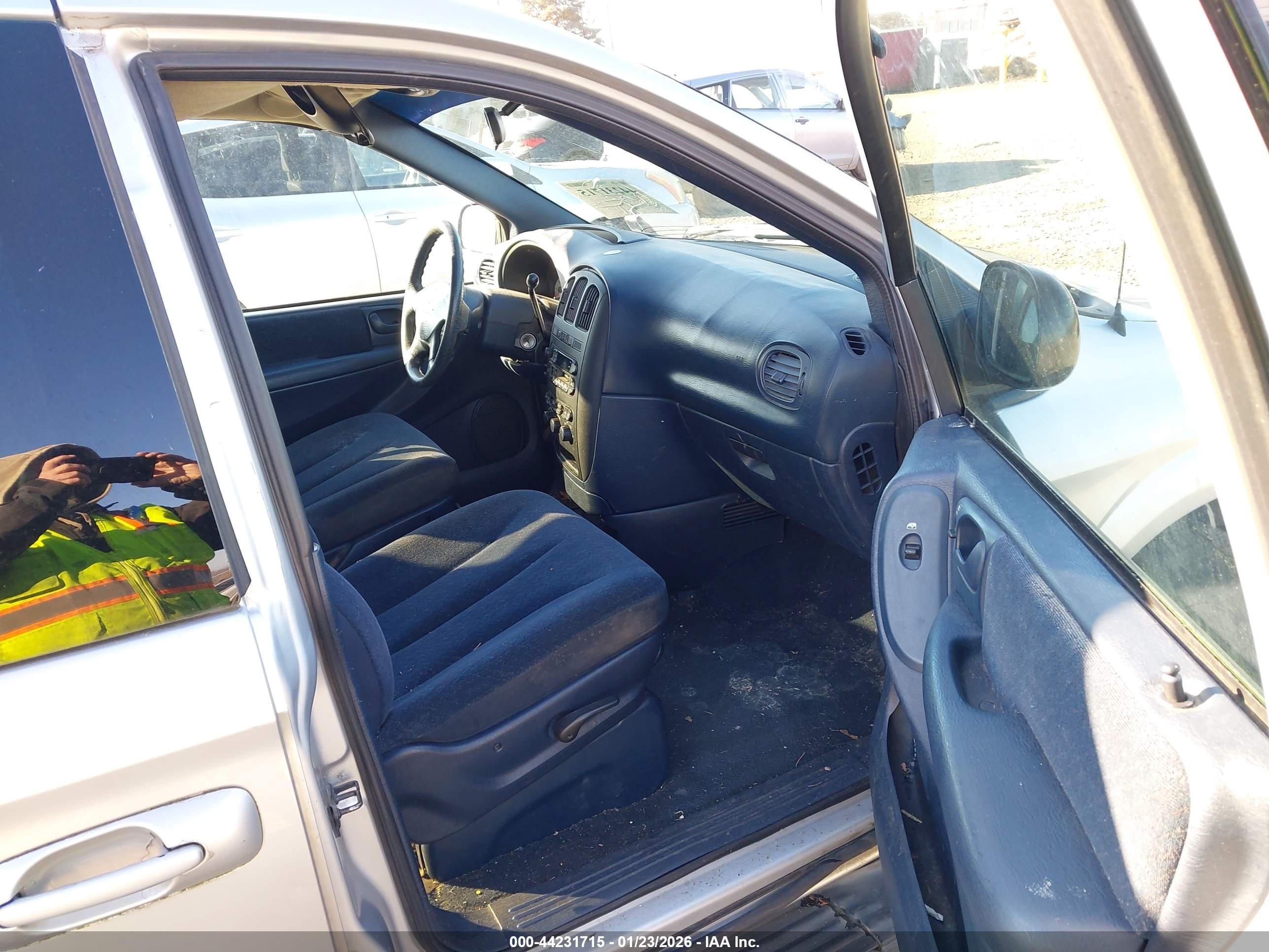 2001 Dodge Grand Caravan Sport Silver vin: 2B4GP44321R358906