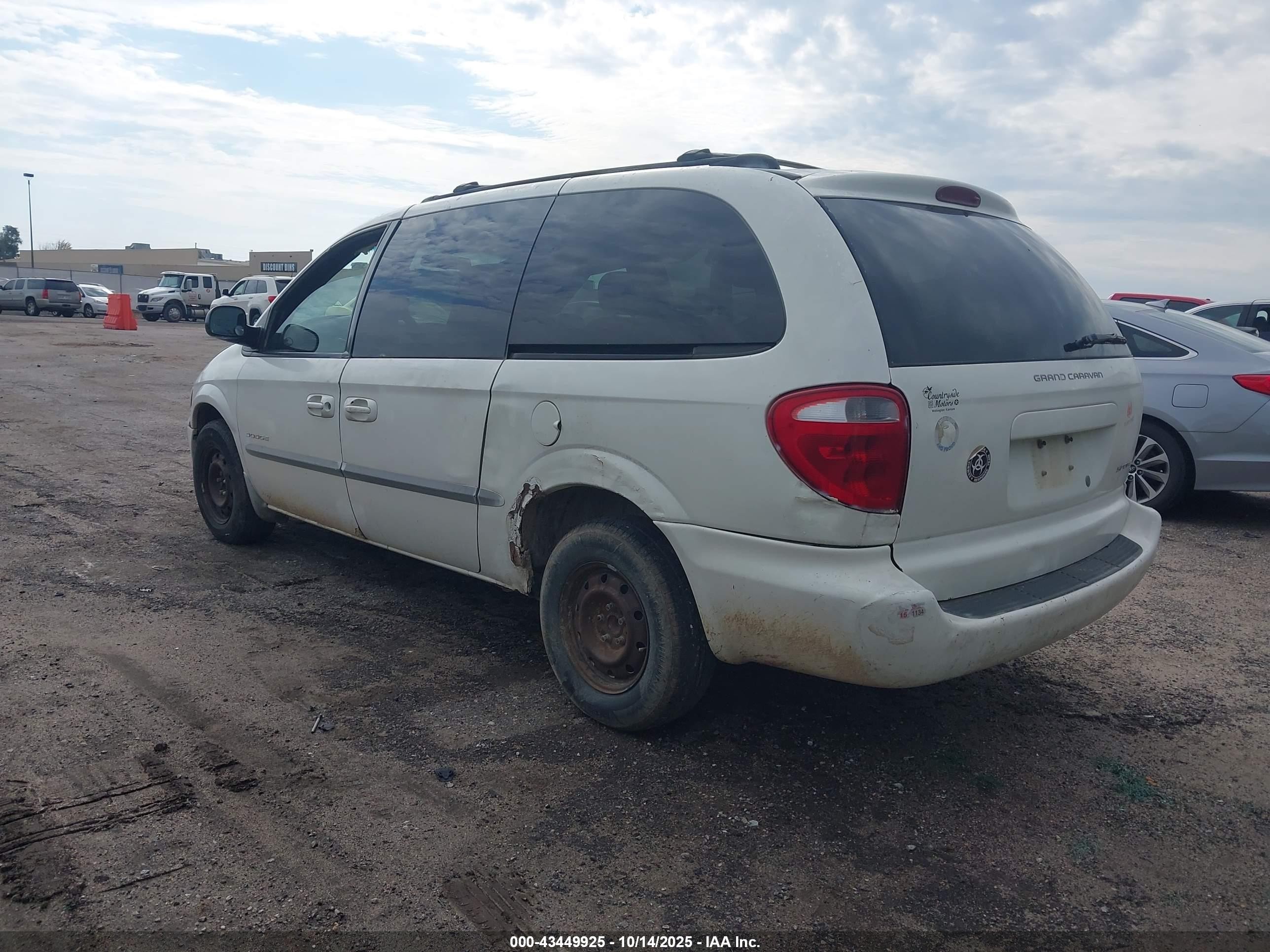 2001 Dodge Grand Caravan Sport Белый vin: 2B4GP44331R202017