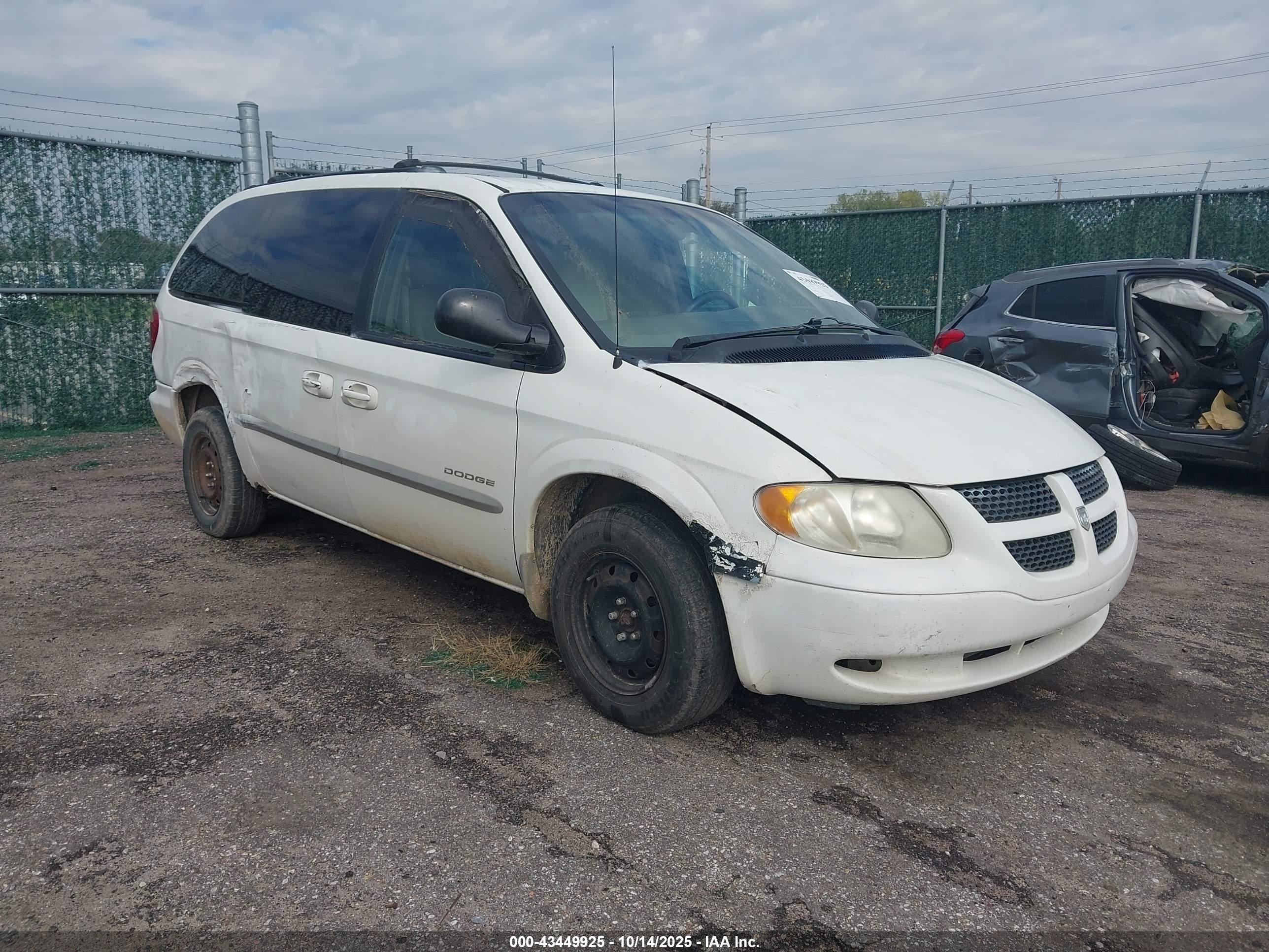 2001 Dodge Grand Caravan Sport Белый vin: 2B4GP44331R202017