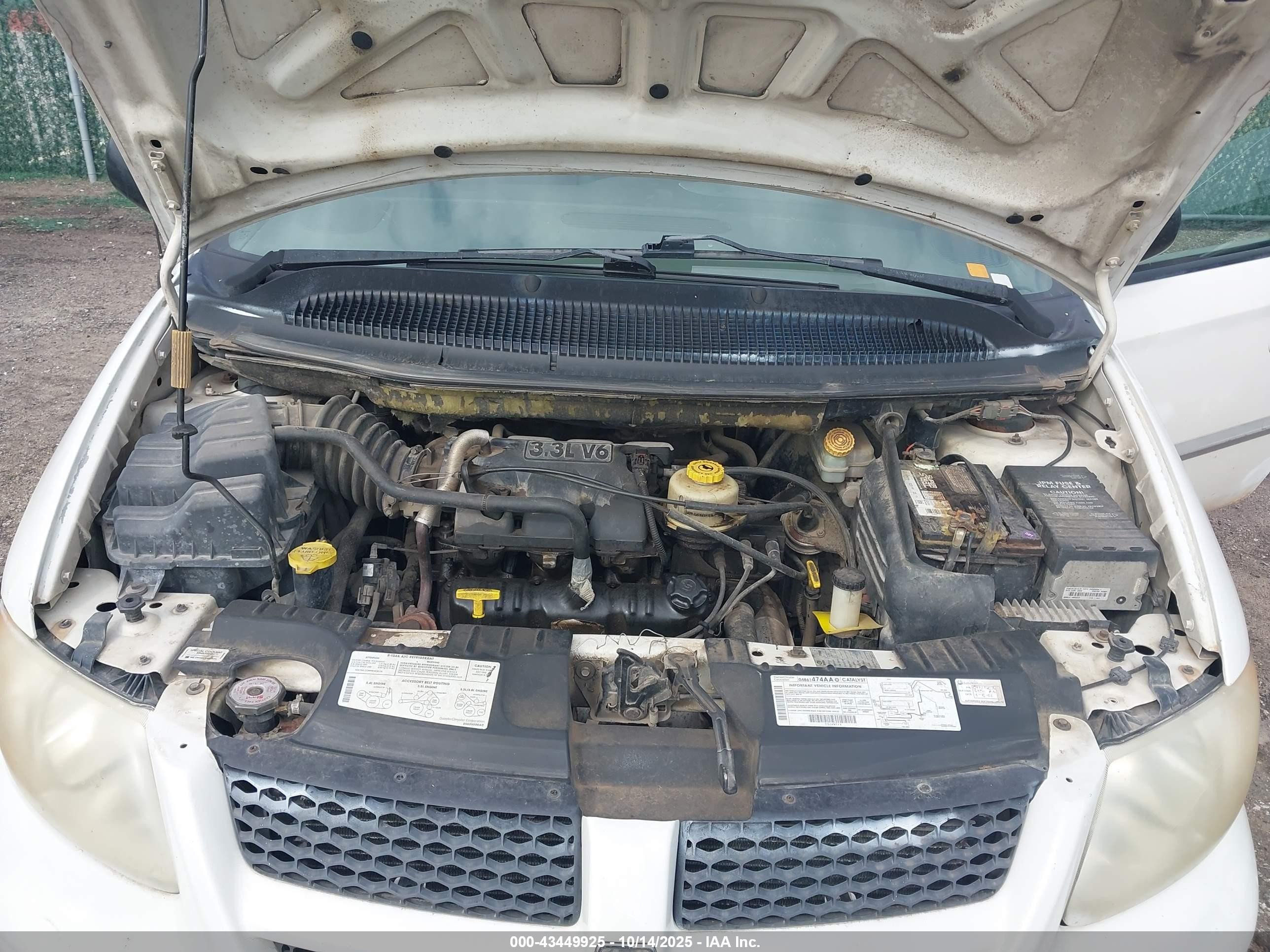 2001 Dodge Grand Caravan Sport Белый vin: 2B4GP44331R202017