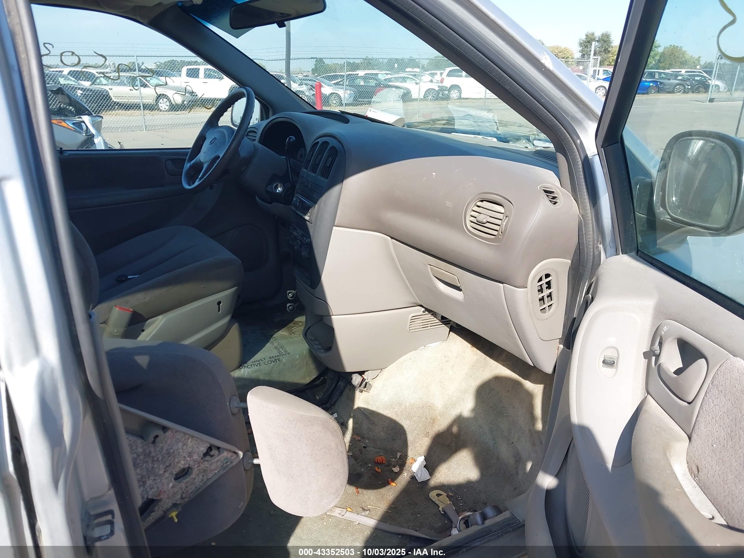 2001 Dodge Grand Caravan Sport Silver vin: 2B4GP44331R419907