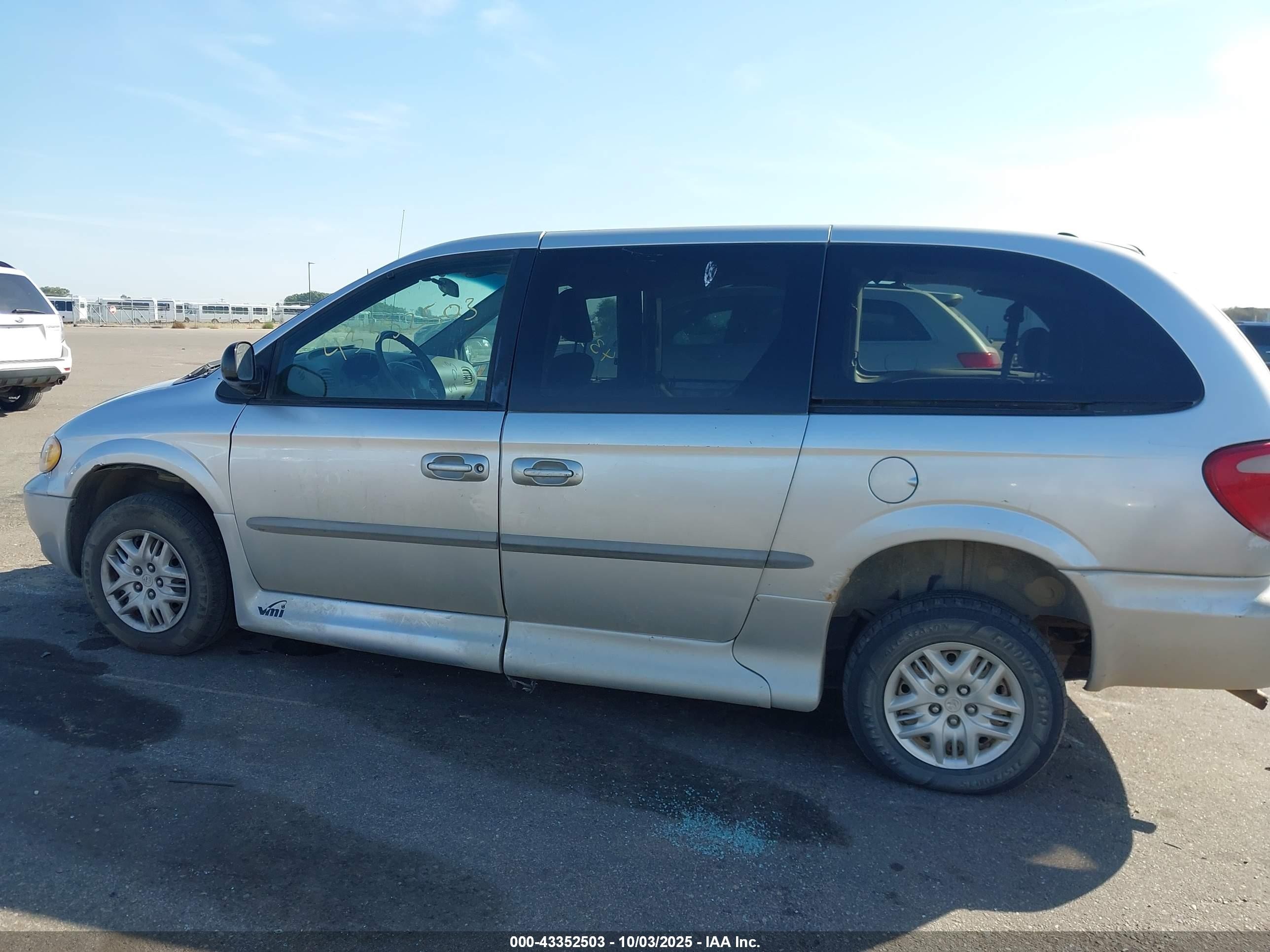 2001 Dodge Grand Caravan Sport Silver vin: 2B4GP44331R419907