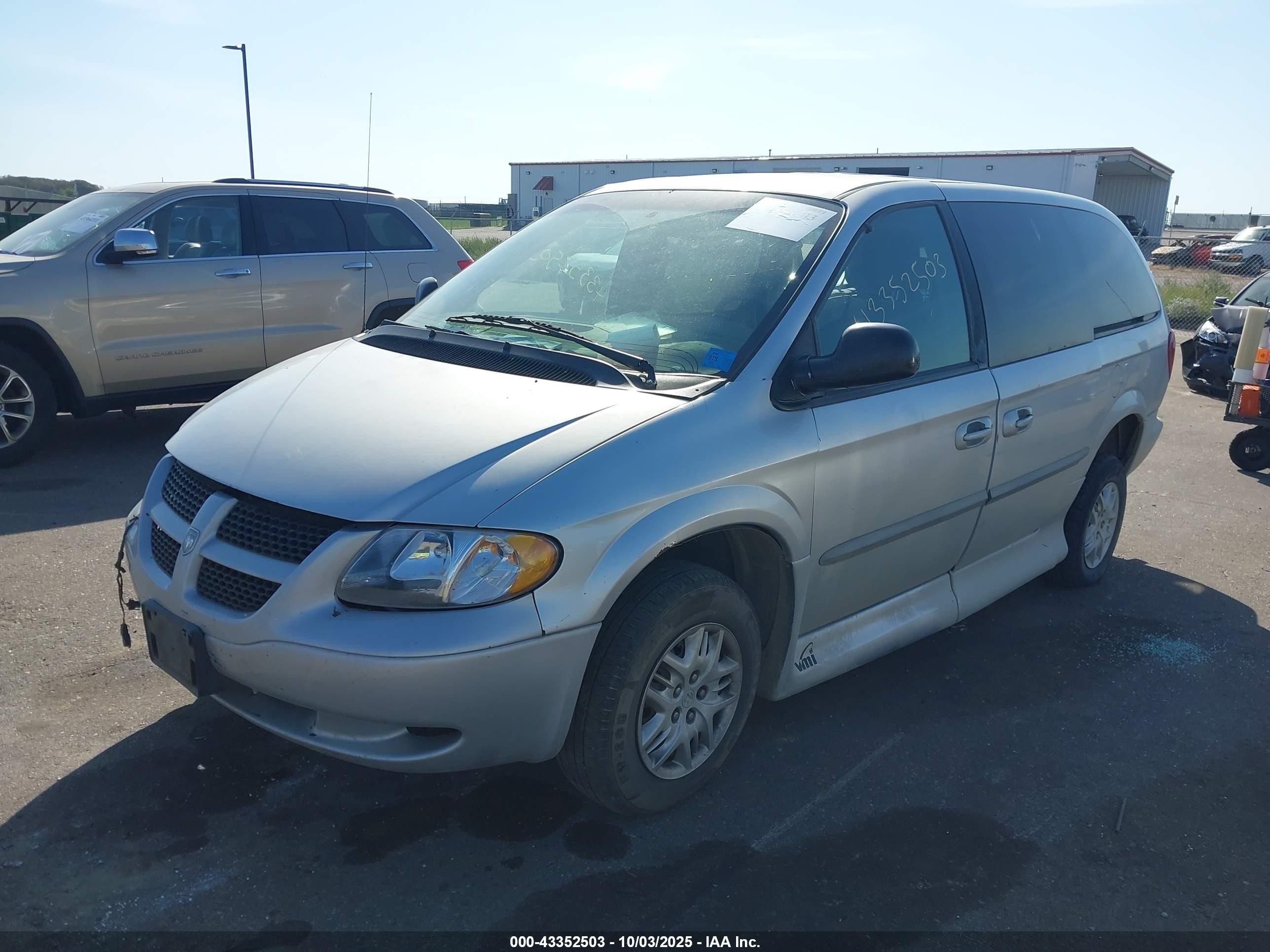 2001 Dodge Grand Caravan Sport Silver vin: 2B4GP44331R419907