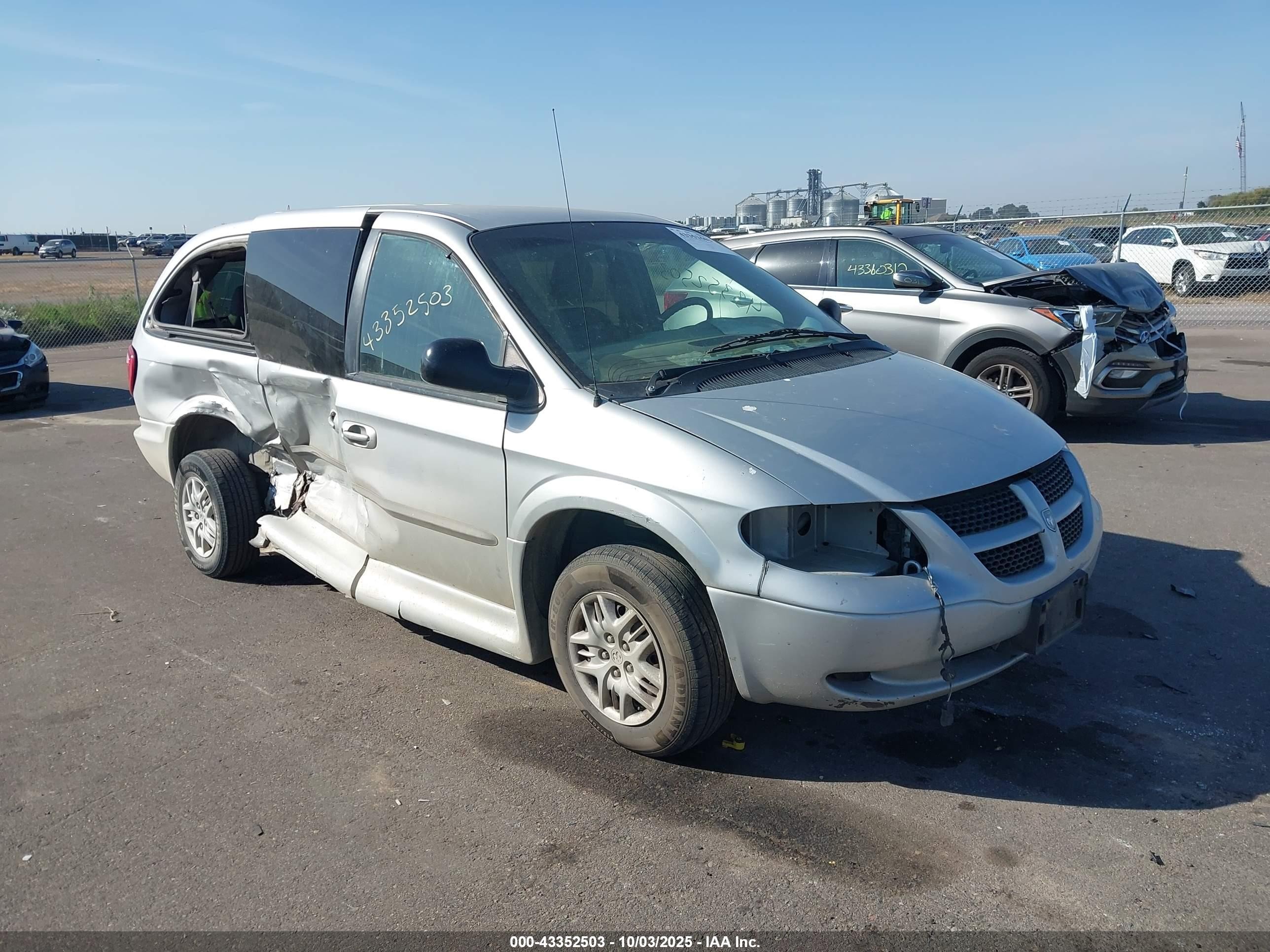 2001 Dodge Grand Caravan Sport Silver vin: 2B4GP44331R419907