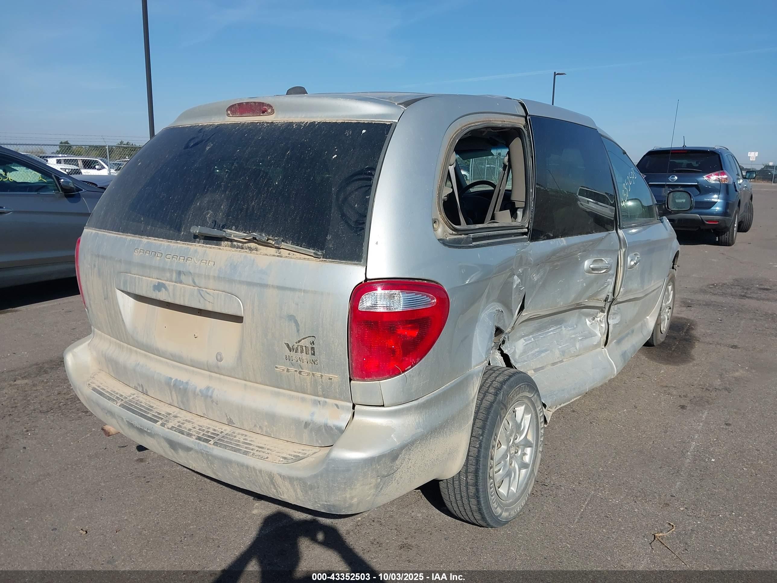 2001 Dodge Grand Caravan Sport Silver vin: 2B4GP44331R419907