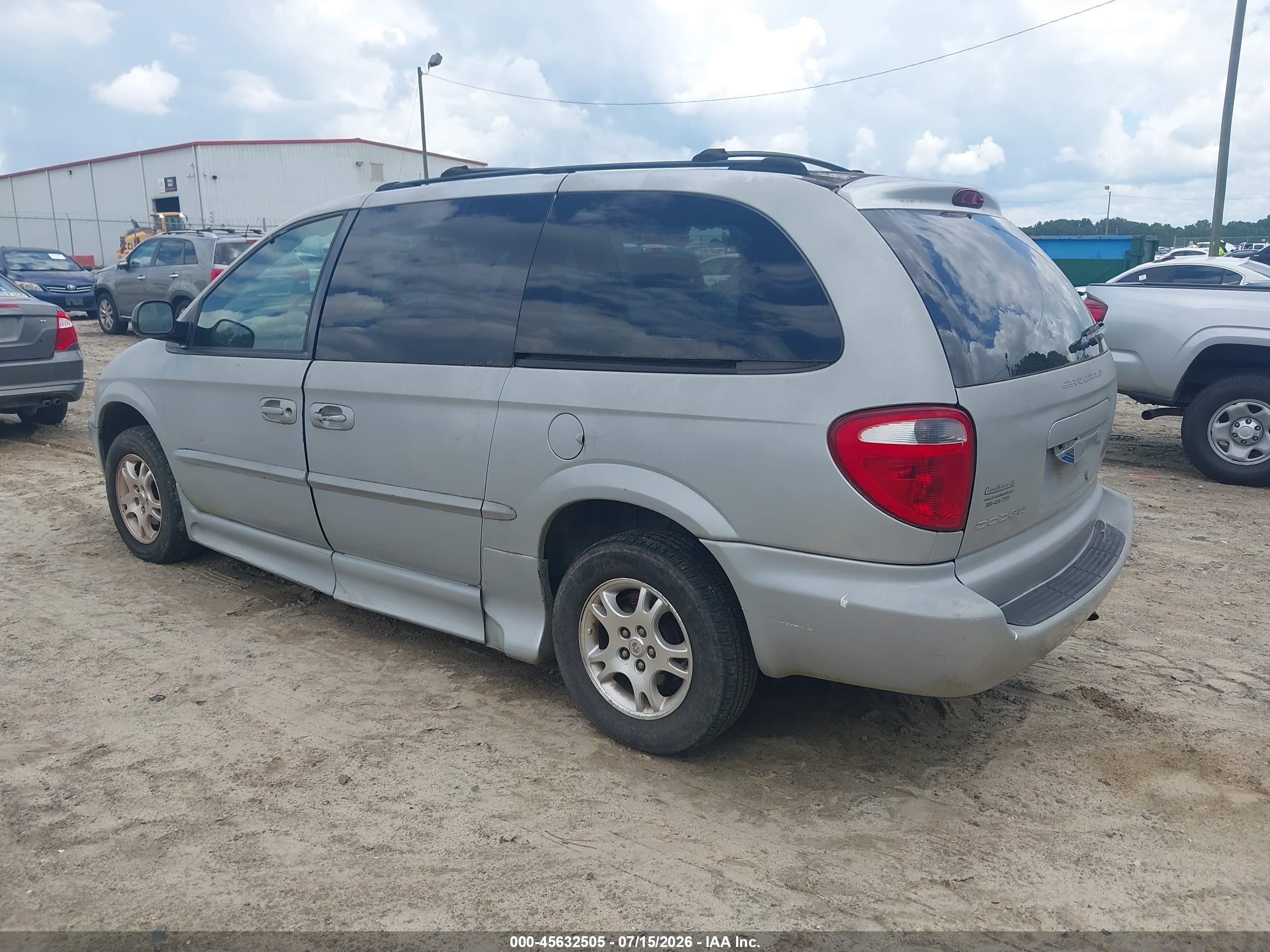 2002 Dodge Grand Caravan Sport Silver vin: 2B4GP44332R575270