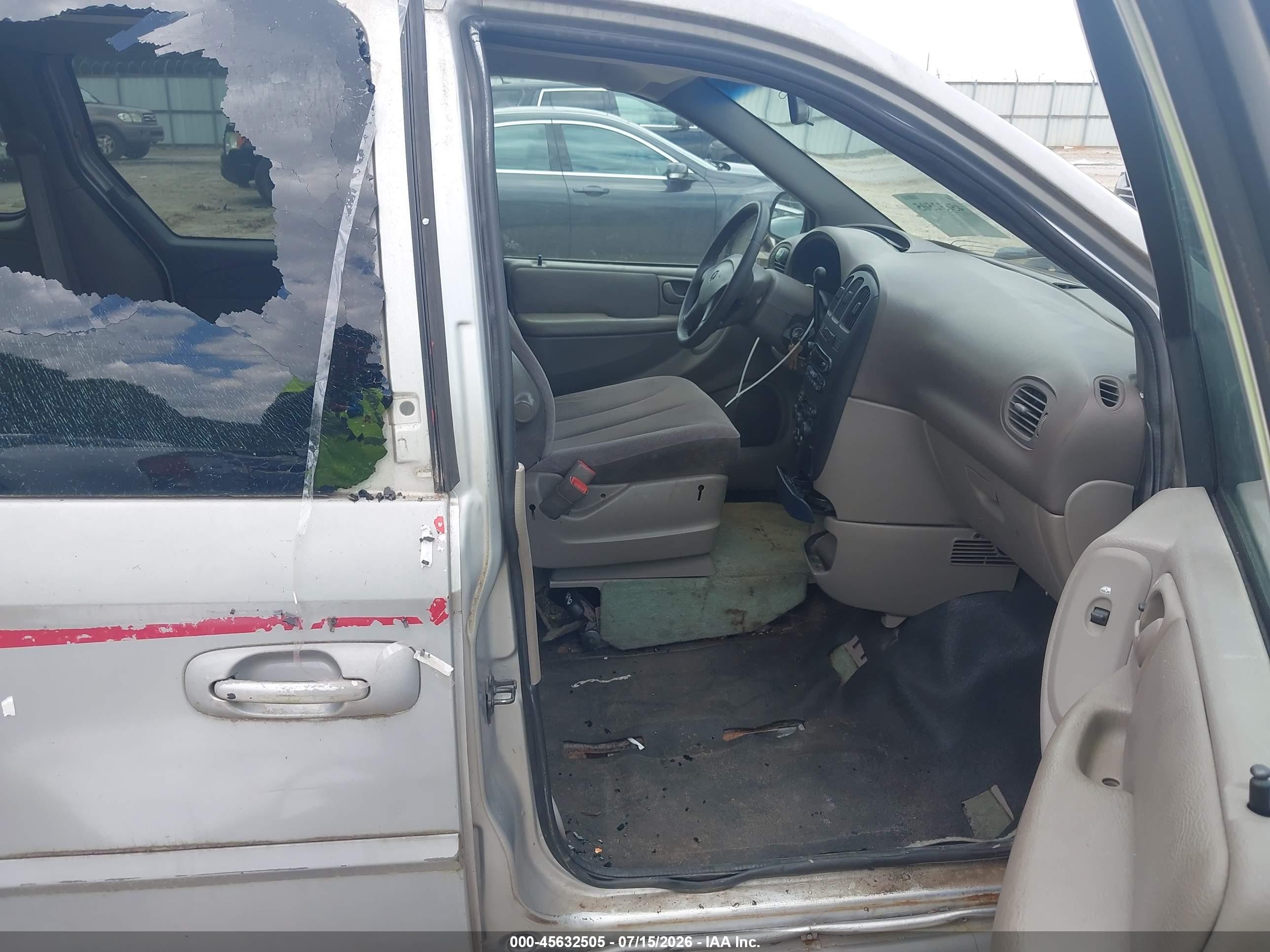 2002 Dodge Grand Caravan Sport Silver vin: 2B4GP44332R575270
