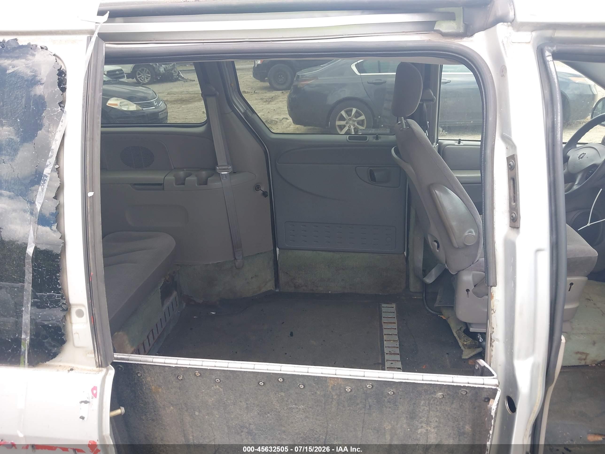 2002 Dodge Grand Caravan Sport Silver vin: 2B4GP44332R575270